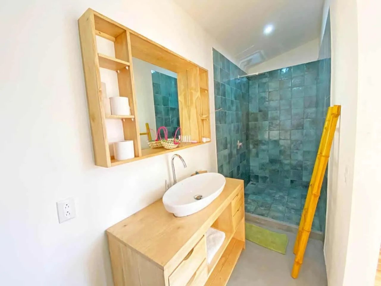 Shower in La Sana Surf Hotel, Playa Carmen