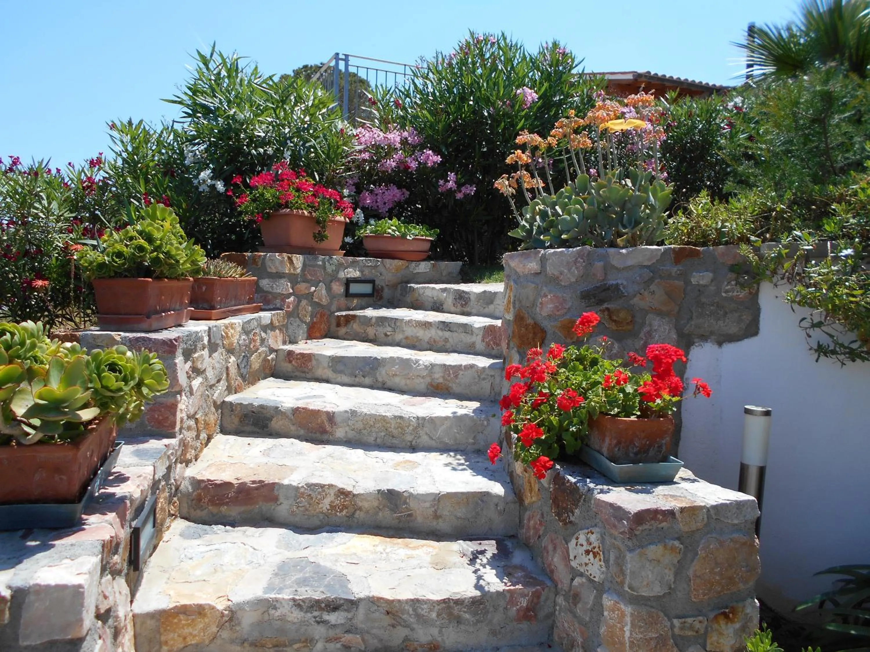 Master apartment in villa 68 places with large private garden