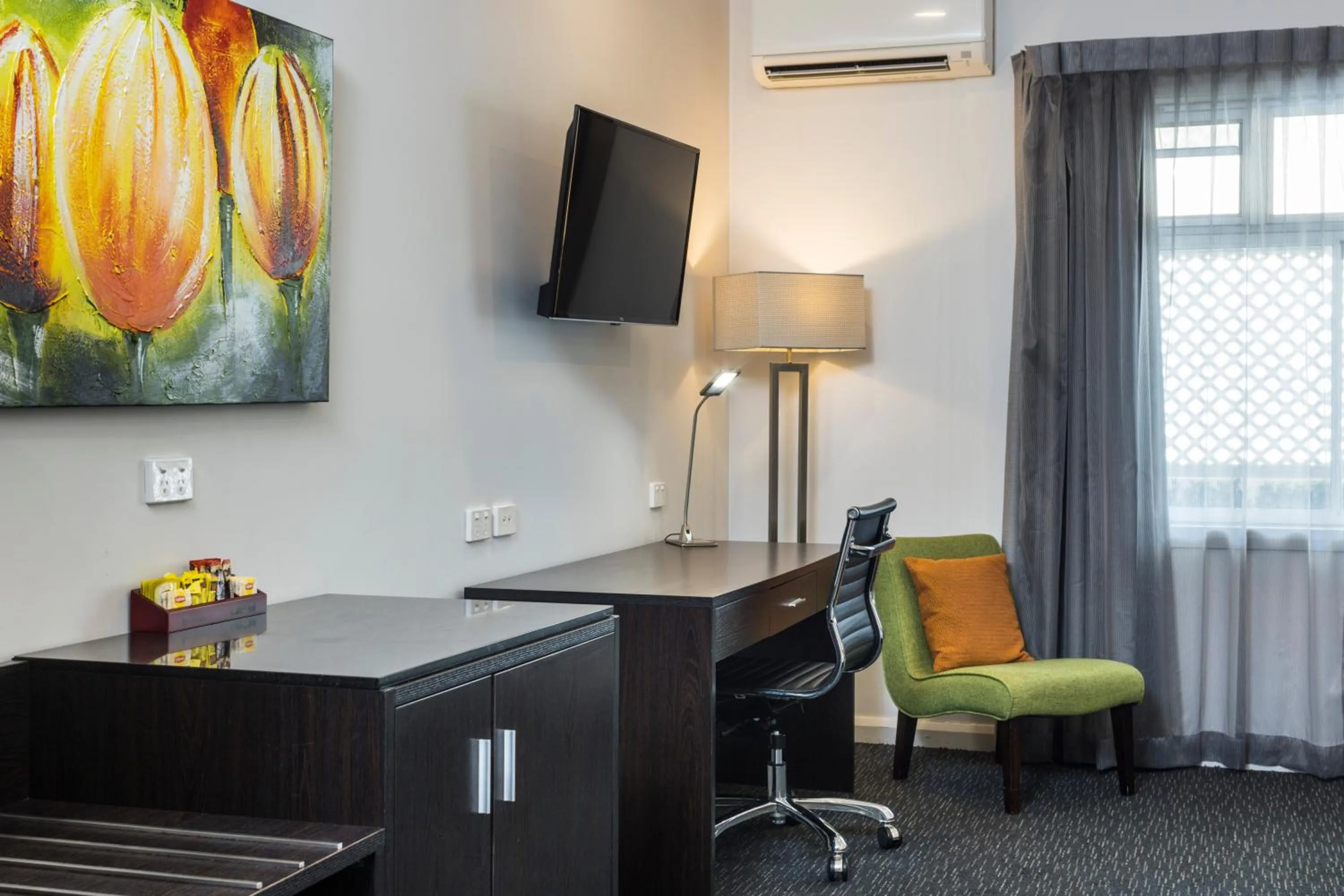 TV and multimedia in The Abbott Boutique Hotel