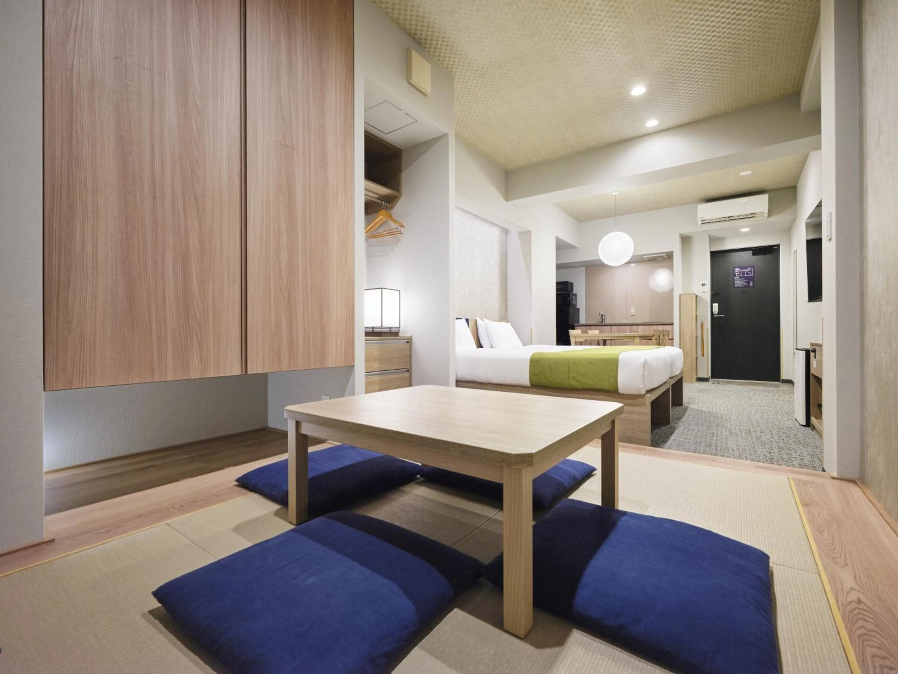 Bed in MONday Apart Premium UENO