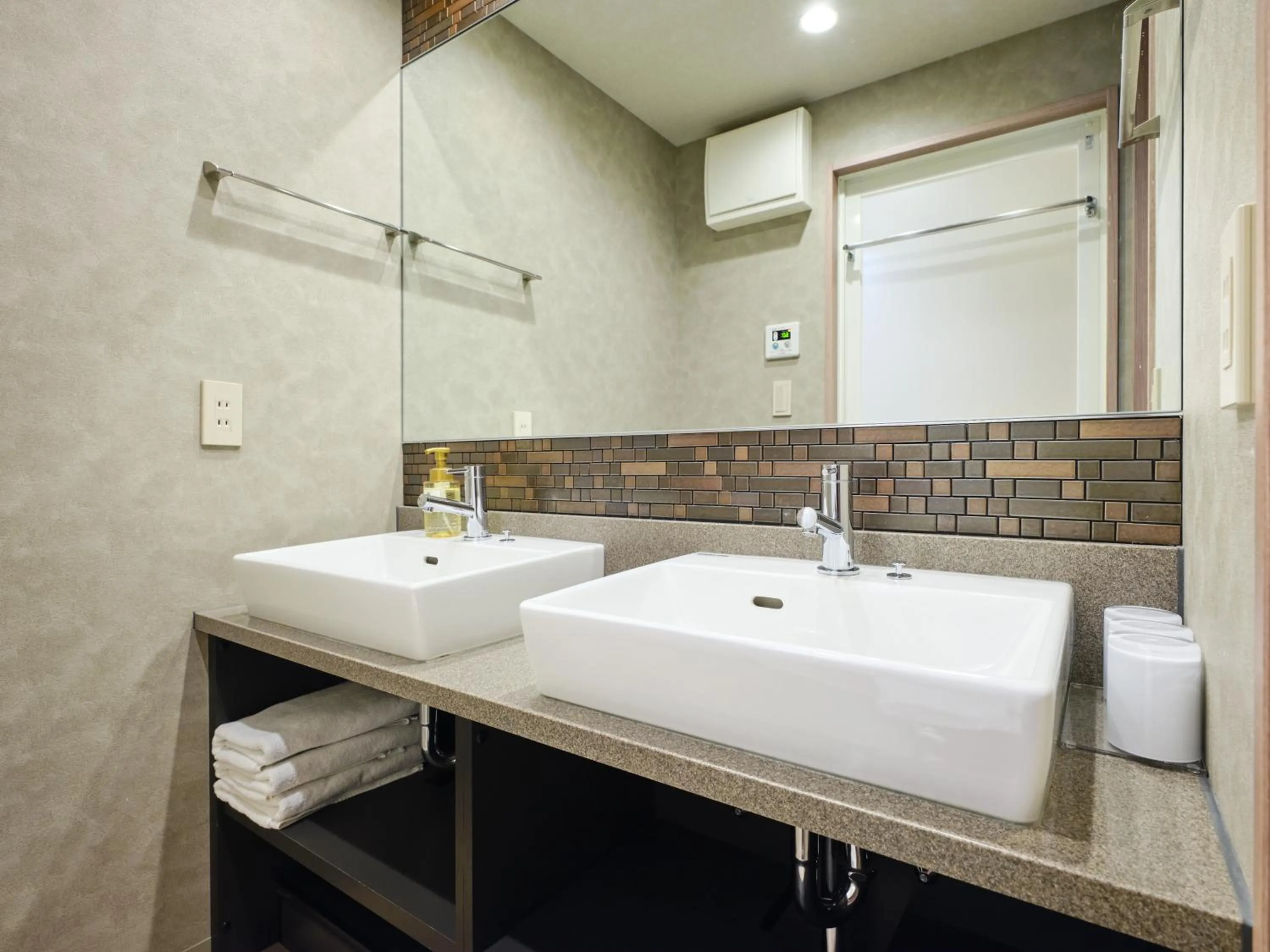 MONday Apart Premium UENO