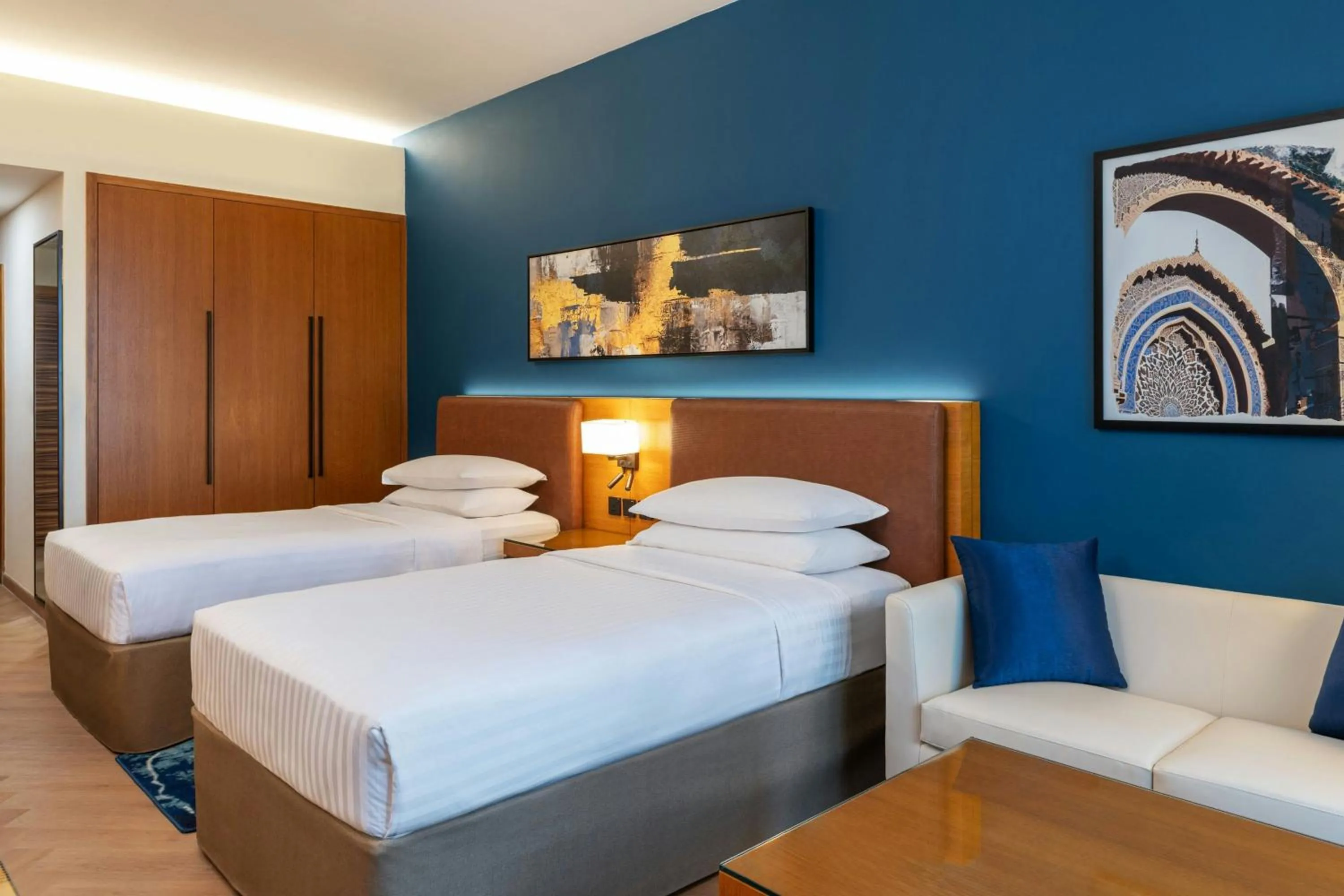 Photo of the whole room, Bed in Four Points by Sheraton Bur Dubai