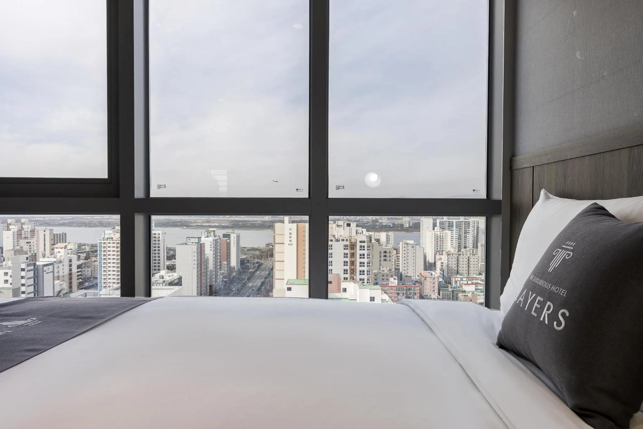 Bed in Layers Hotel Busan Hadan