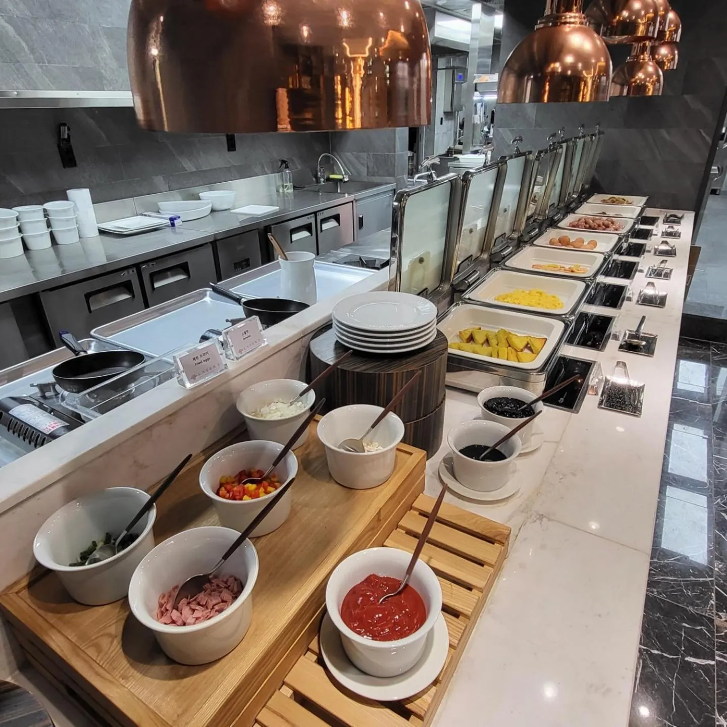Restaurant/places to eat in Layers Hotel Busan Hadan