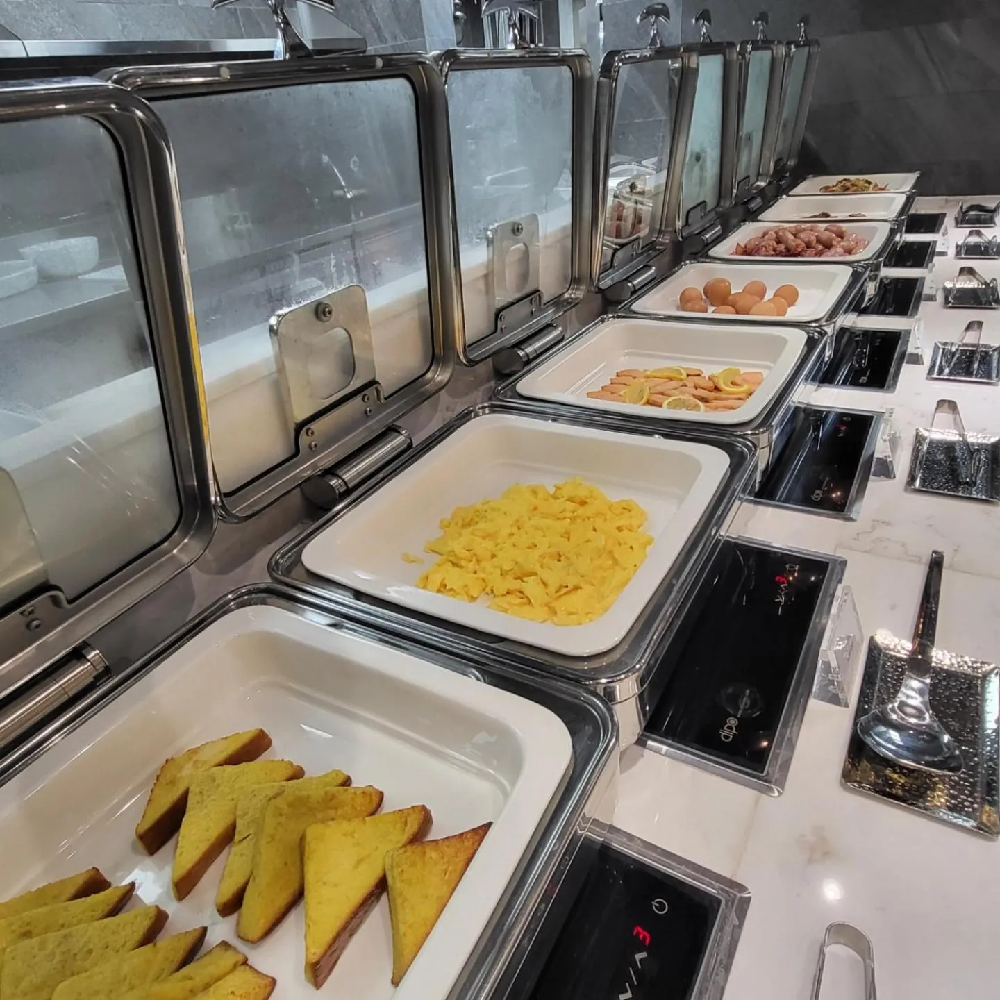 Restaurant/places to eat in Layers Hotel Busan Hadan