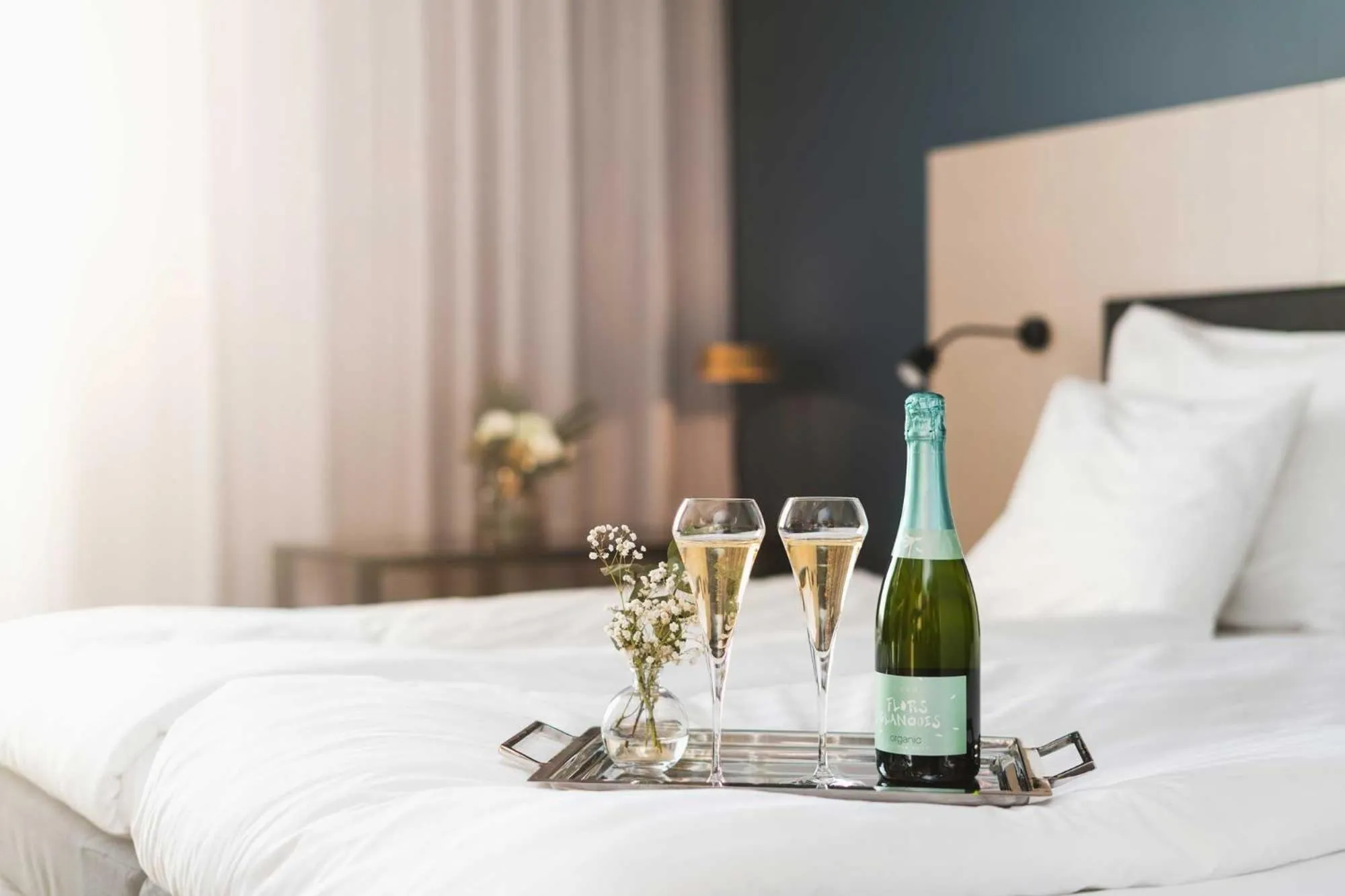 room service, Bed in Hotel Matts