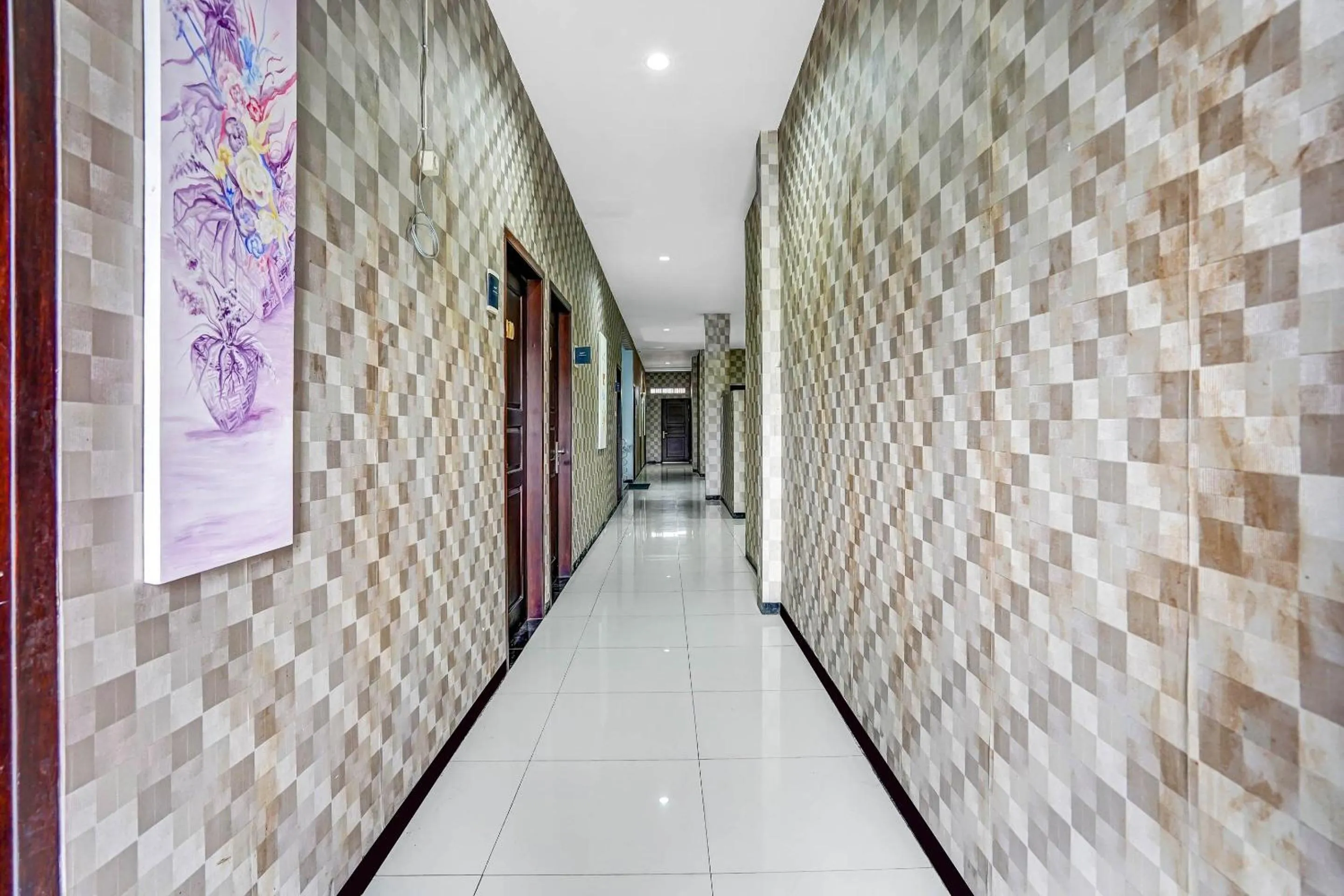 Lobby or reception in OYO Pratama Dukuh Kupang Sub