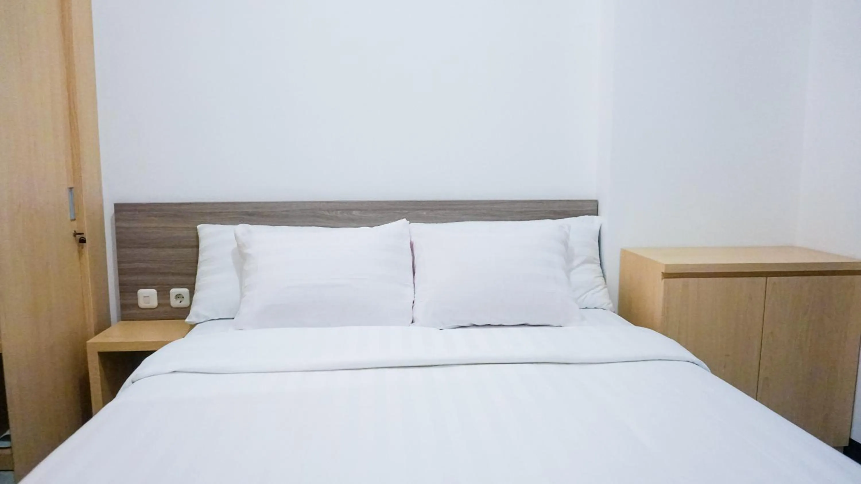 Bedroom, Bed in Cordova Suites