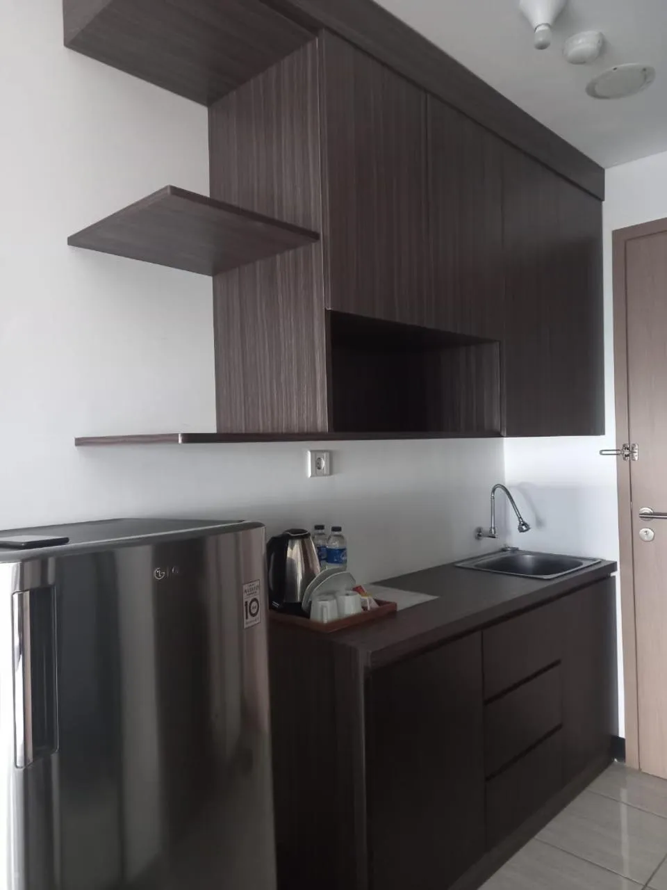 Kitchen or kitchenette in Cordova Suites