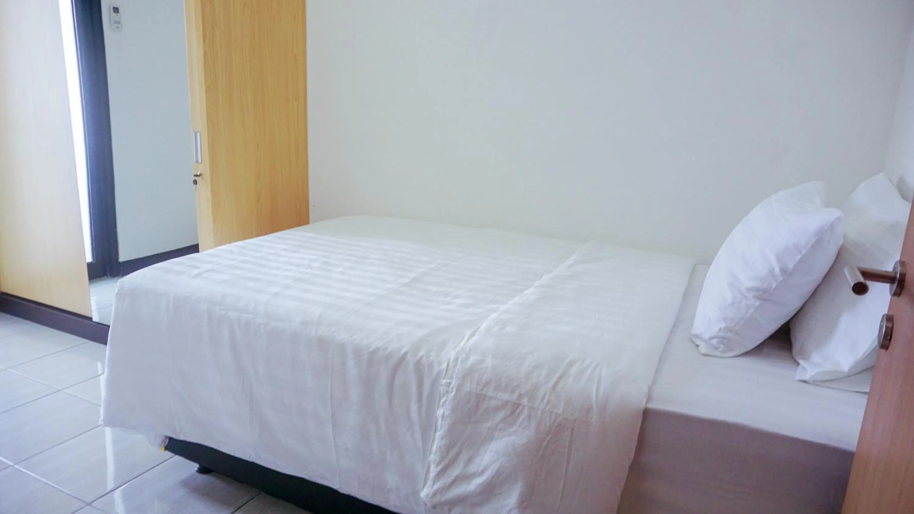 Bedroom, Bed in Cordova Suites