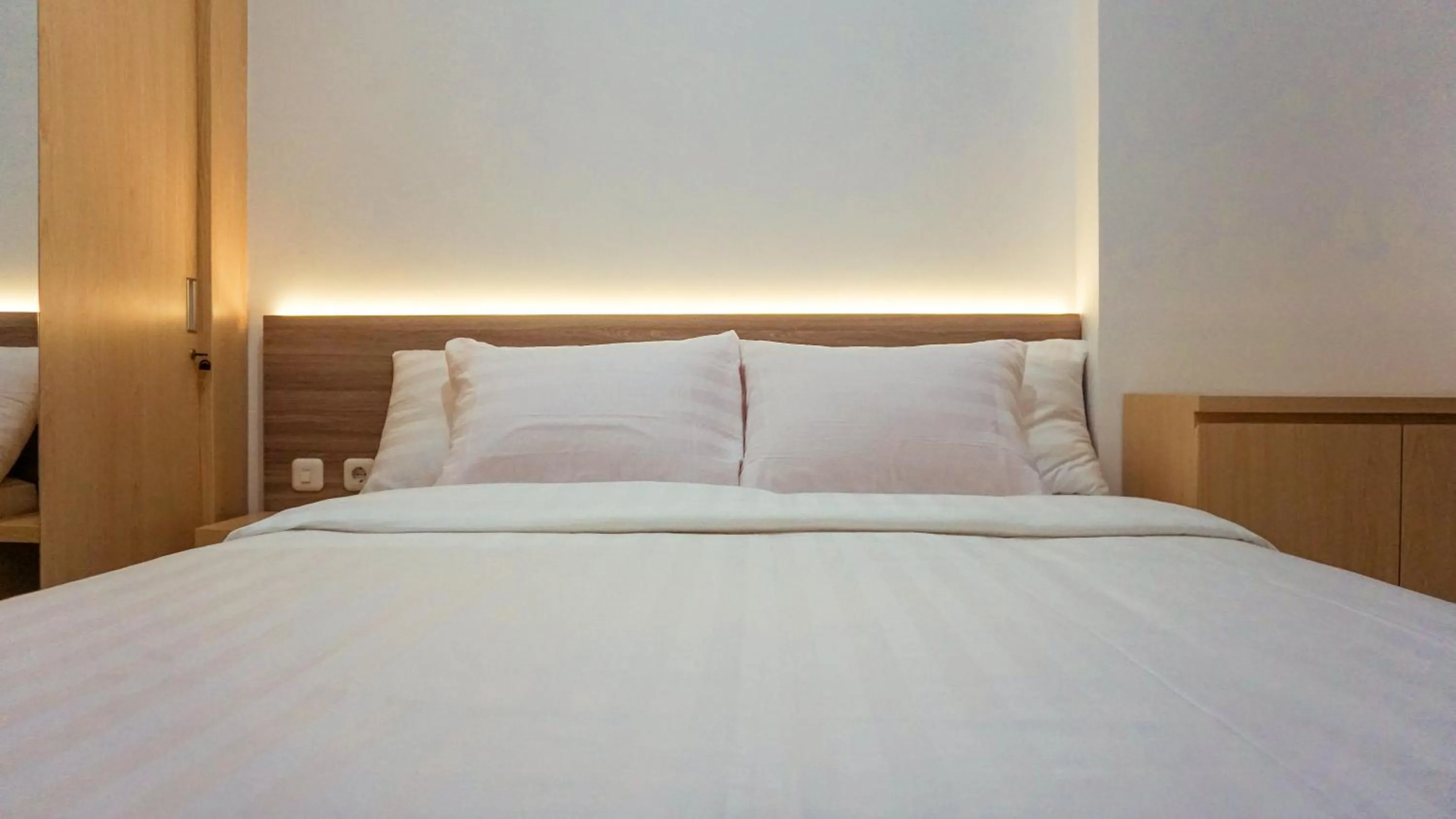 Bedroom, Bed in Cordova Suites