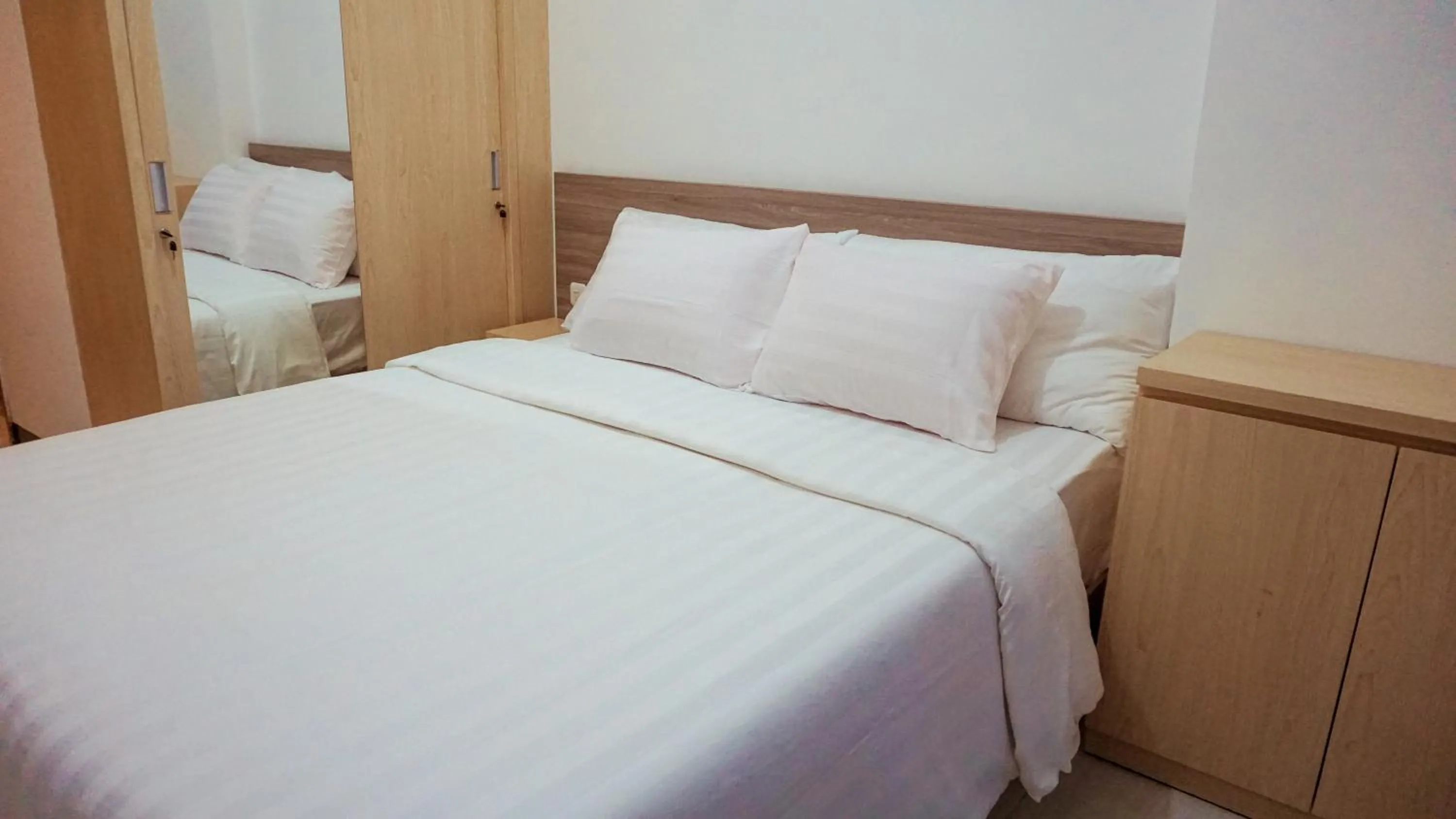 Bedroom, Bed in Cordova Suites