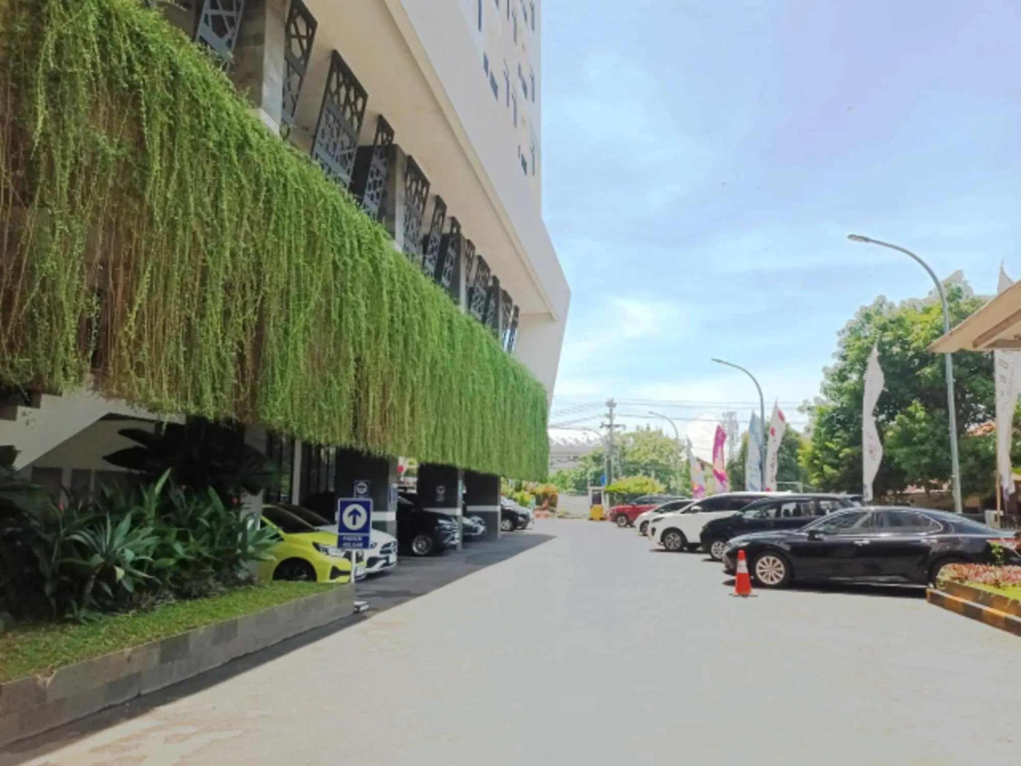 Parking in Cordova Suites