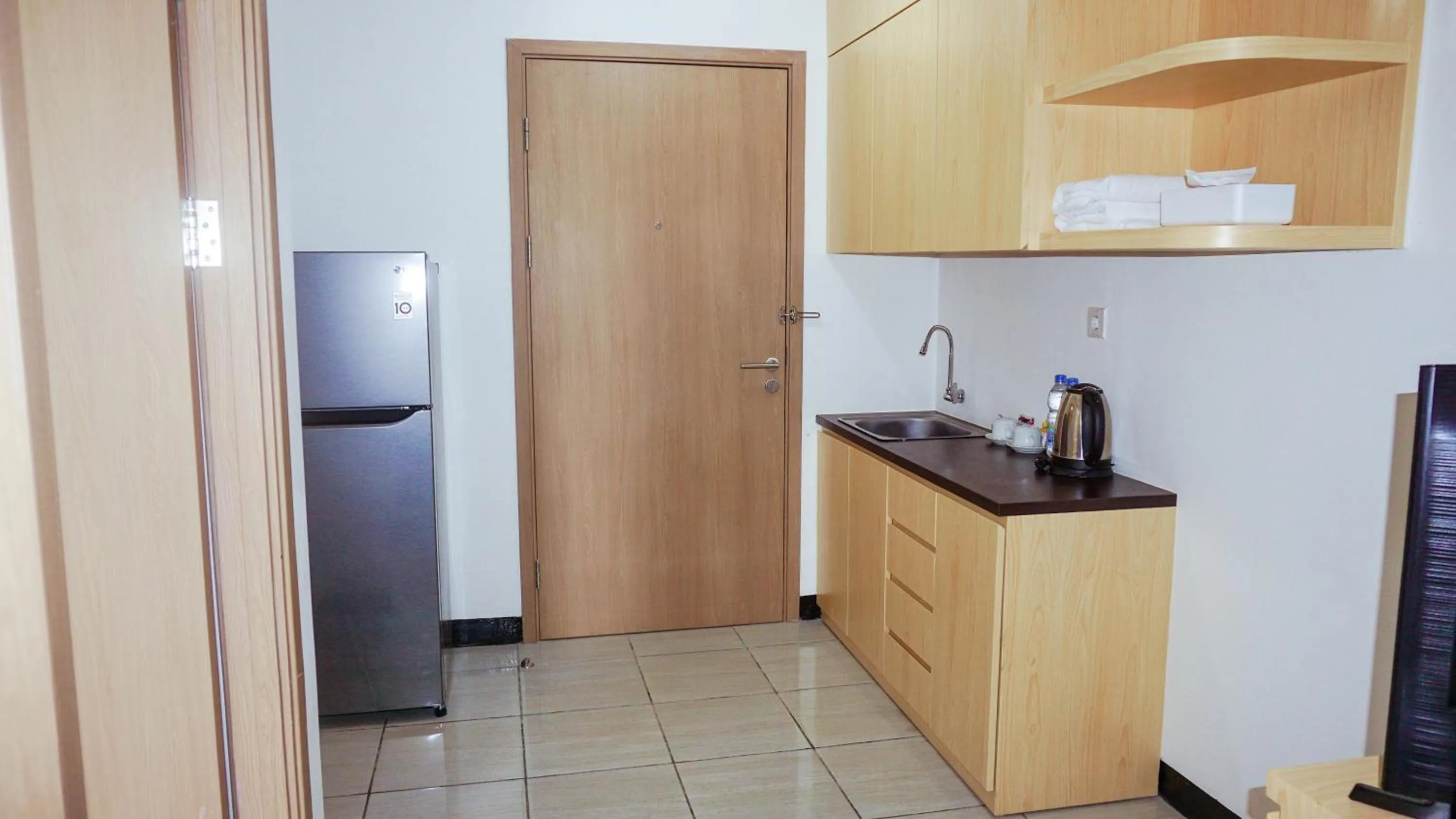 Coffee/tea facilities in Cordova Suites