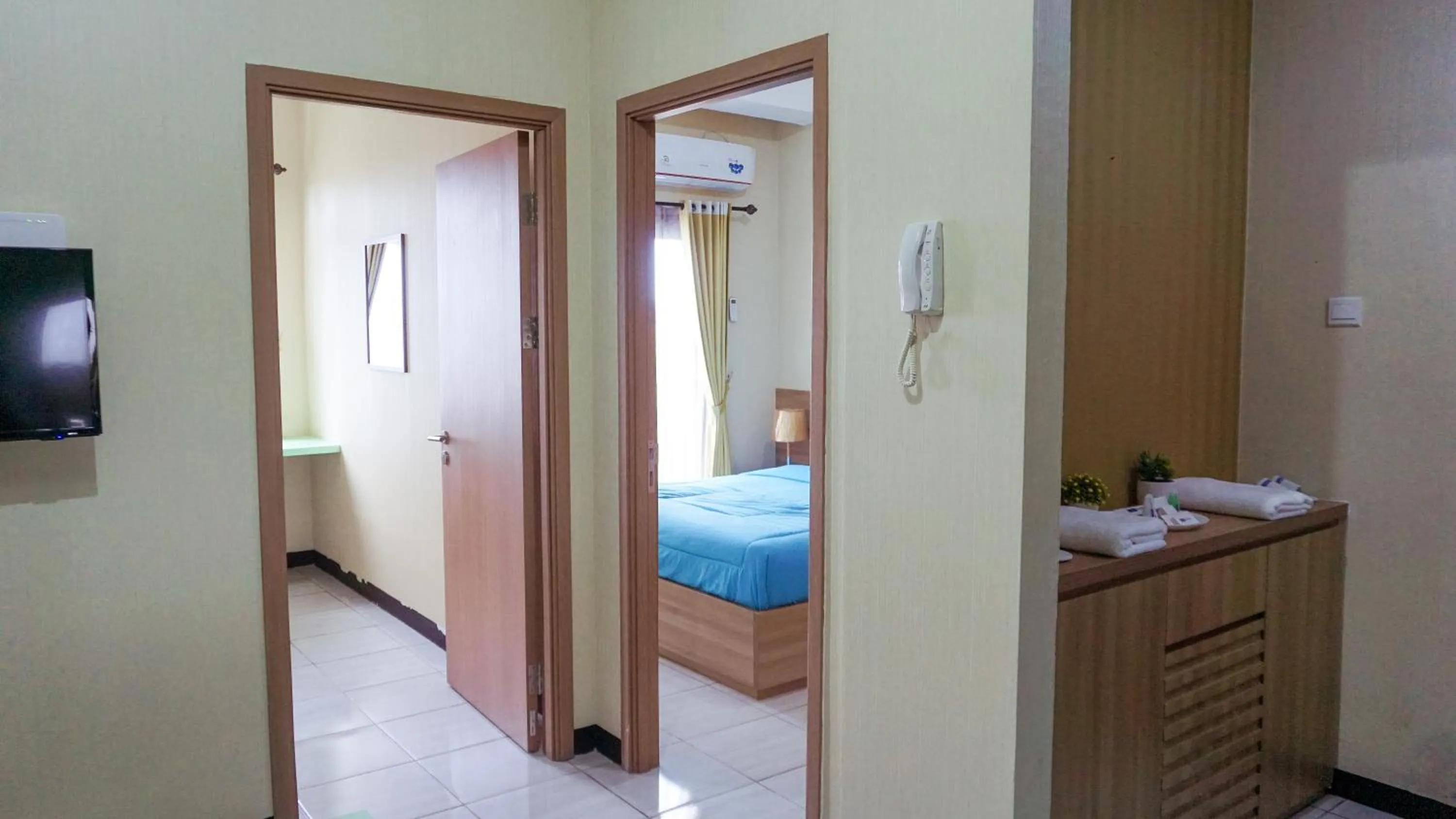 Bedroom, Bed in Cordova Suites