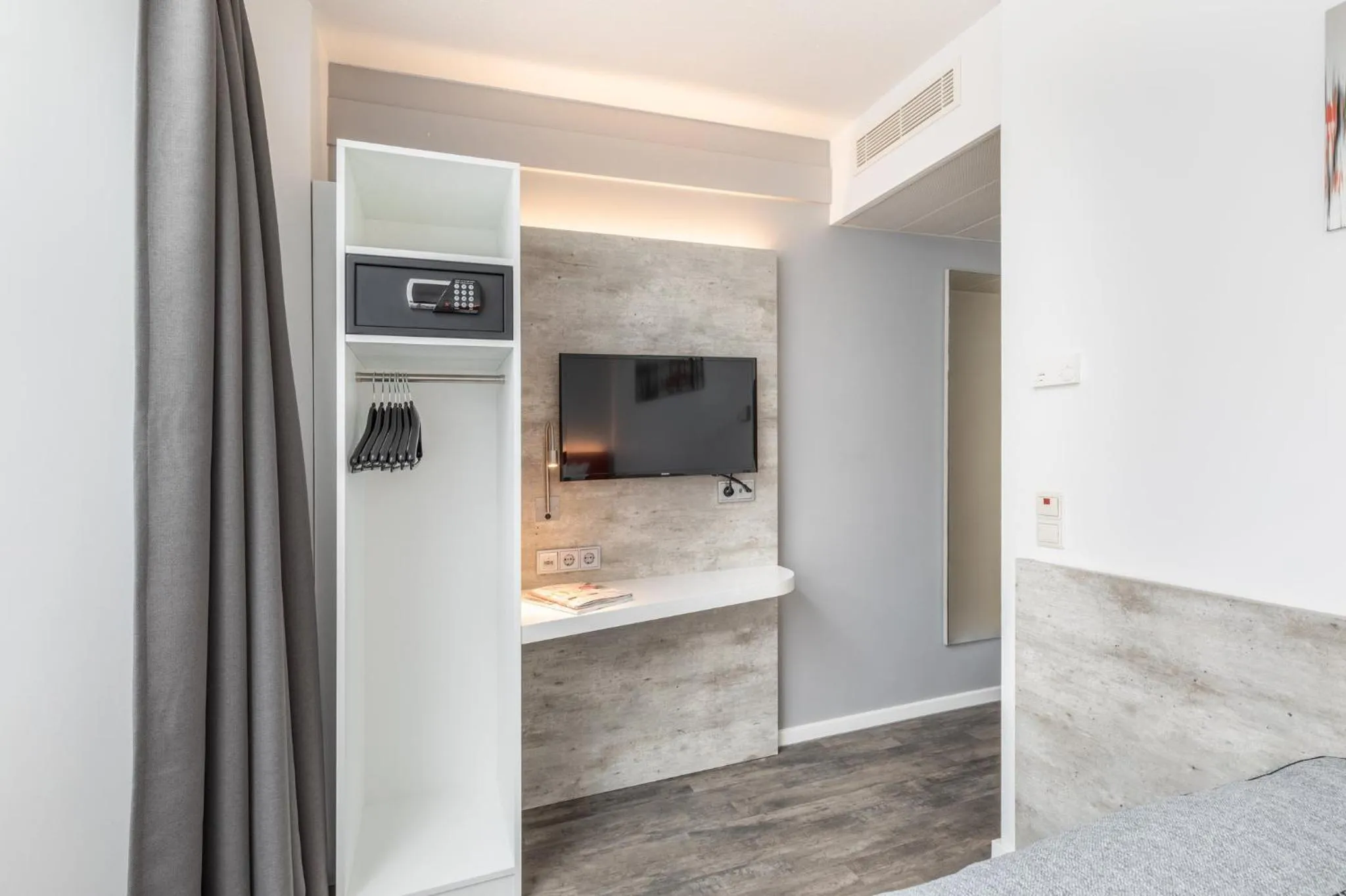 Photo of the whole room in Garner Hotel Wiesbaden City by IHG