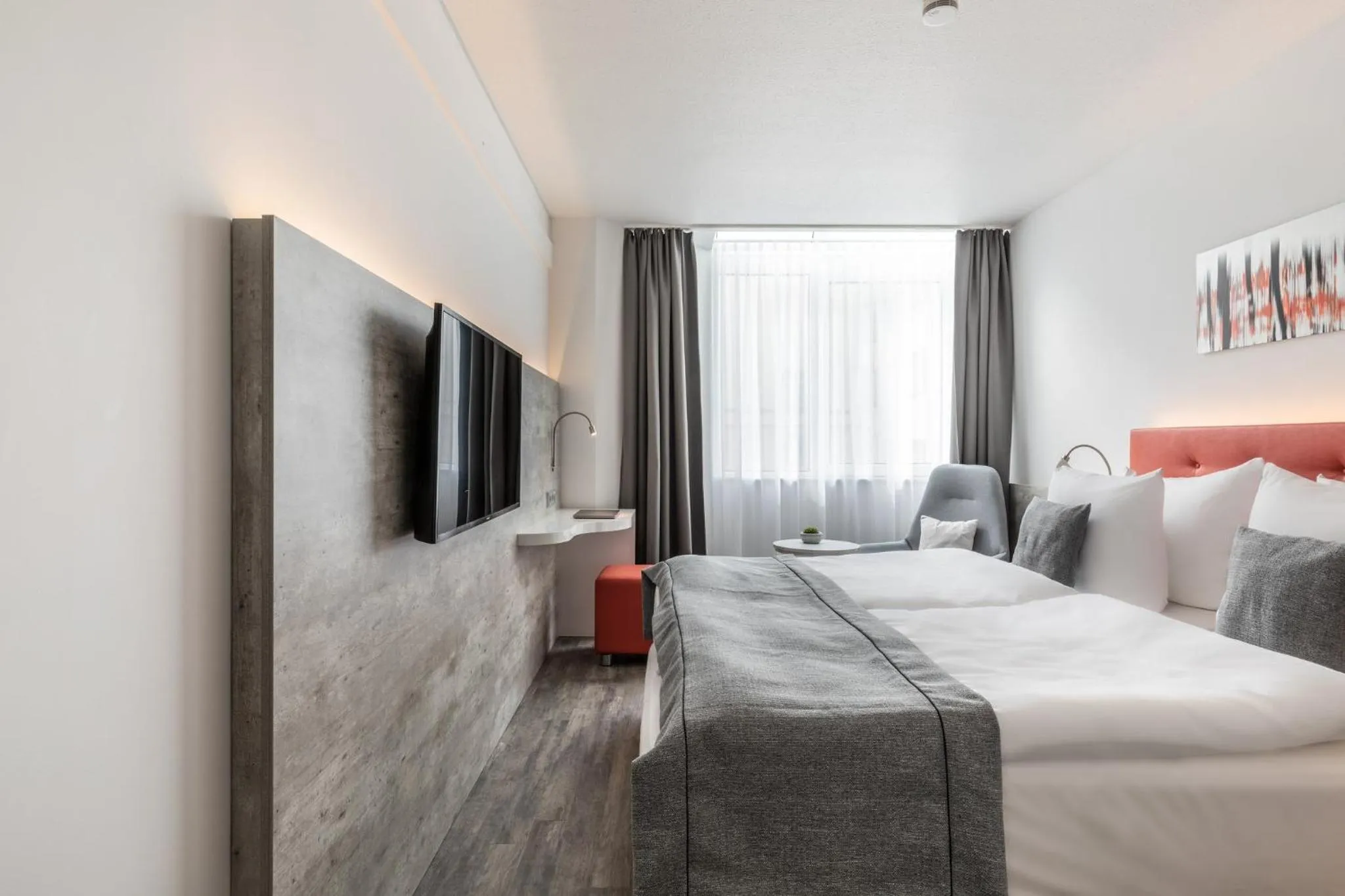 Photo of the whole room, Bed in Garner Hotel Wiesbaden City by IHG