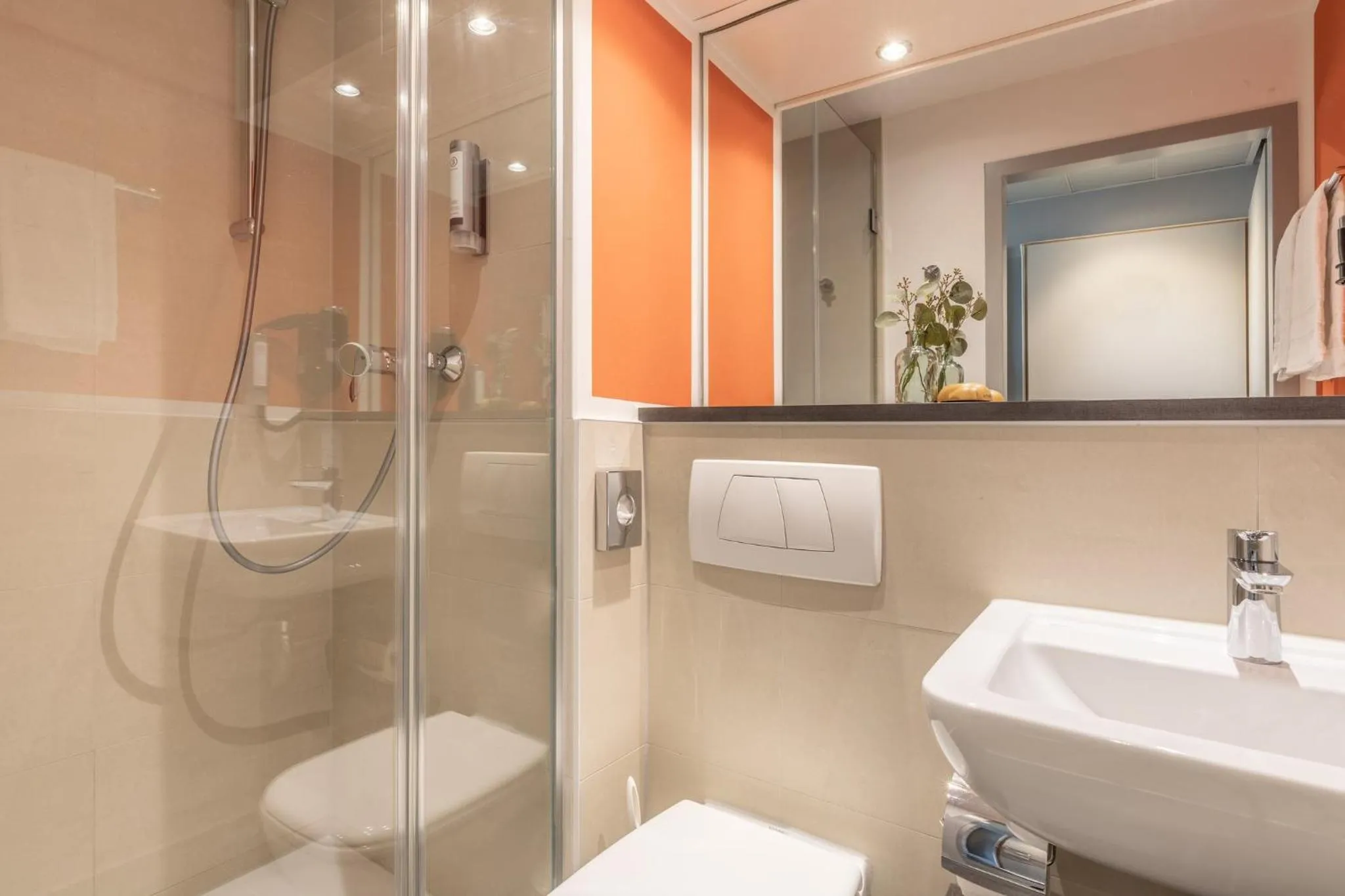 Bathroom in Garner Hotel Wiesbaden City by IHG