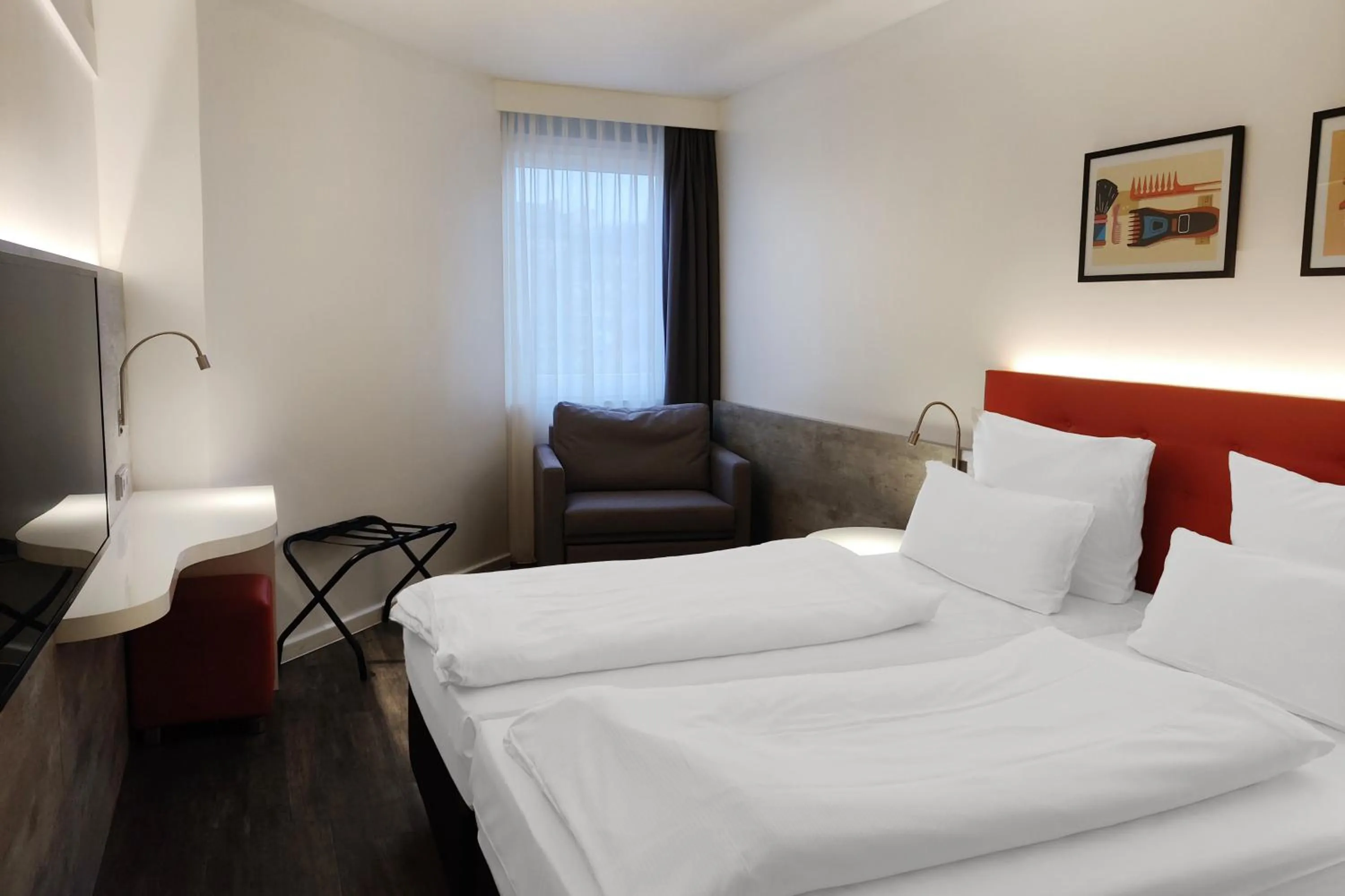 Photo of the whole room, Bed in Garner Hotel Wiesbaden City by IHG