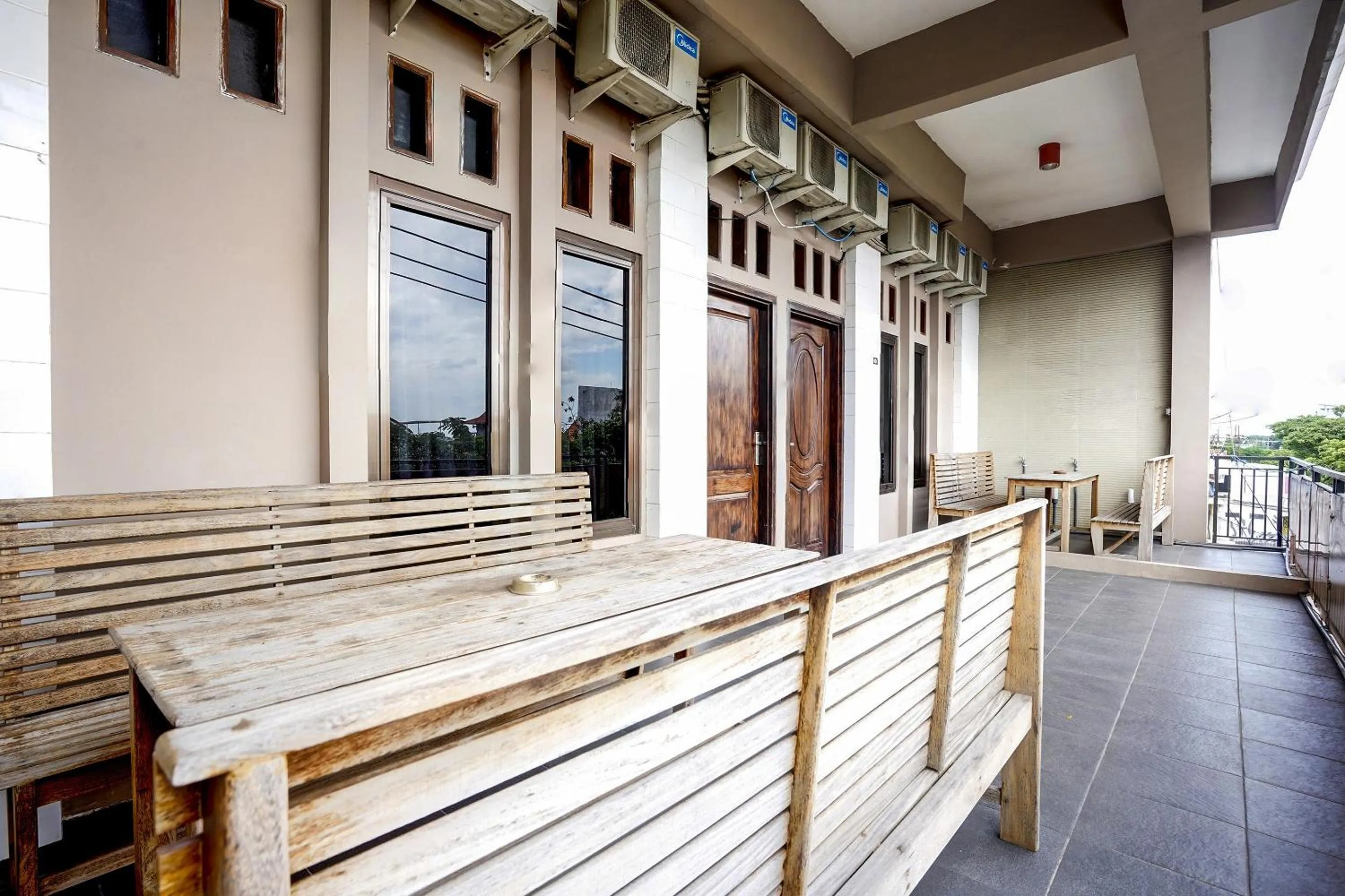 Lobby or reception in OYO Flagship 90890 Bratang Gede Residence