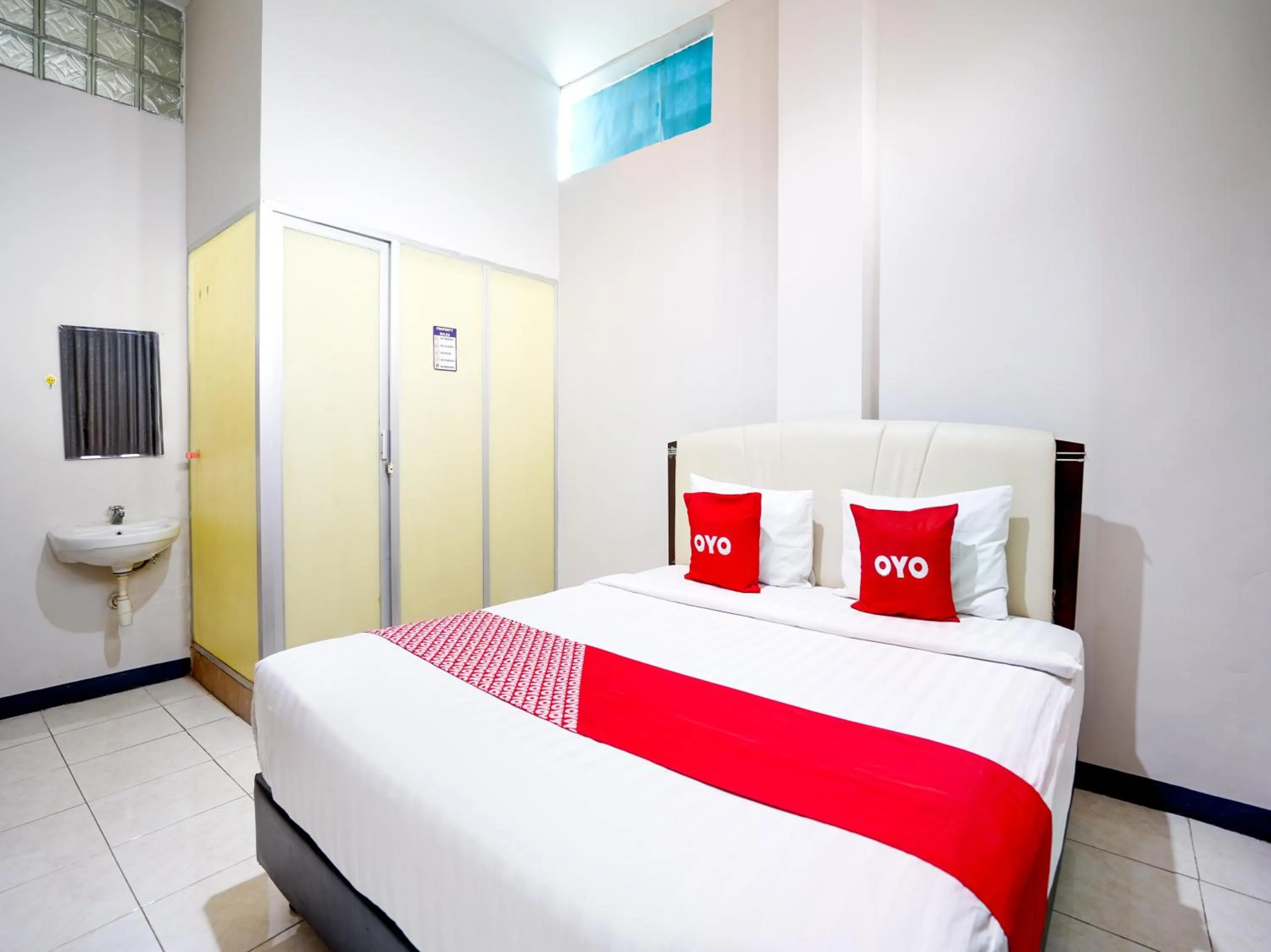 OYO Flagship 90890 Bratang Gede Residence
