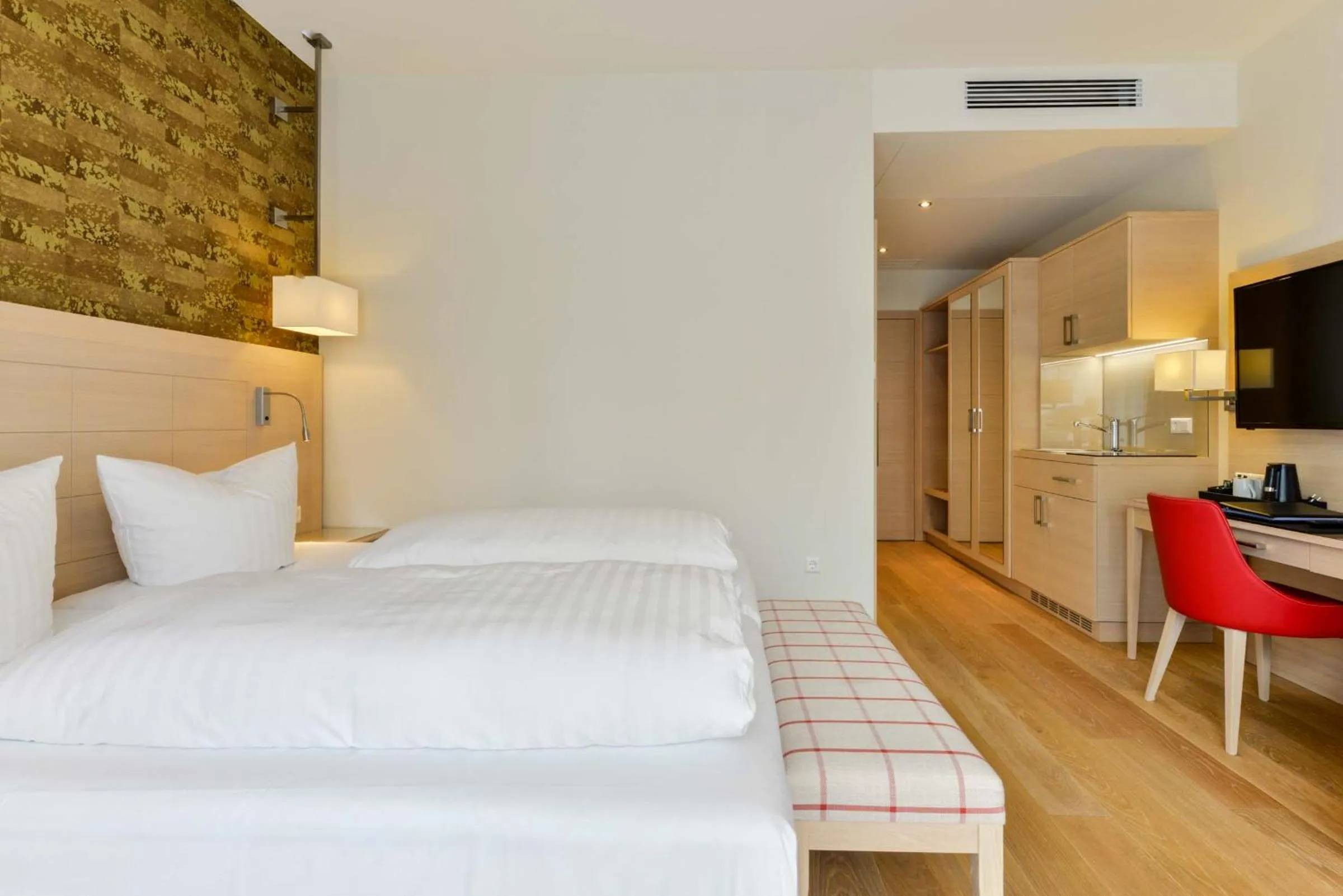 Photo of the whole room, Bed in Hotel Pöker