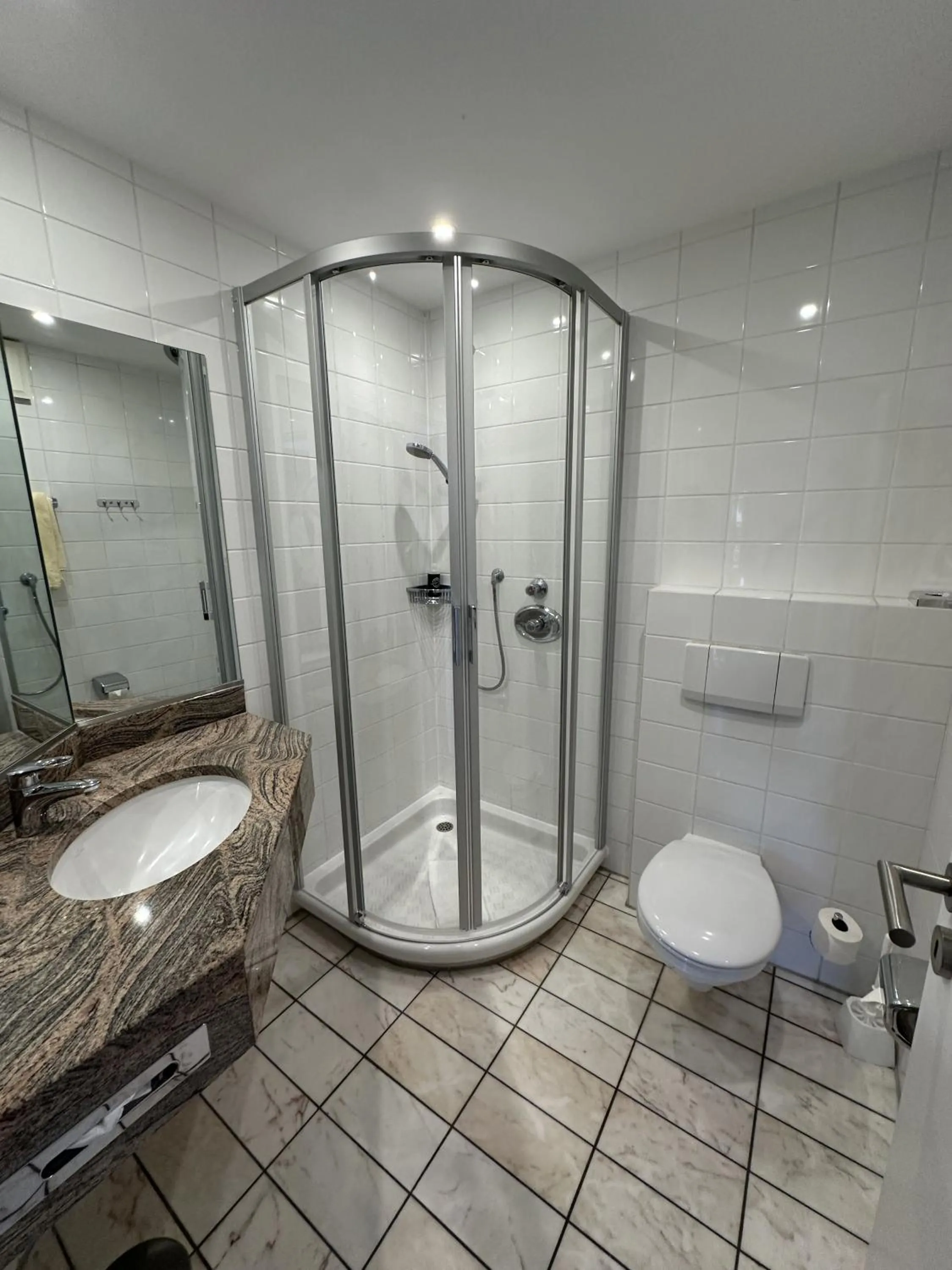 Shower in Hotel Pöker