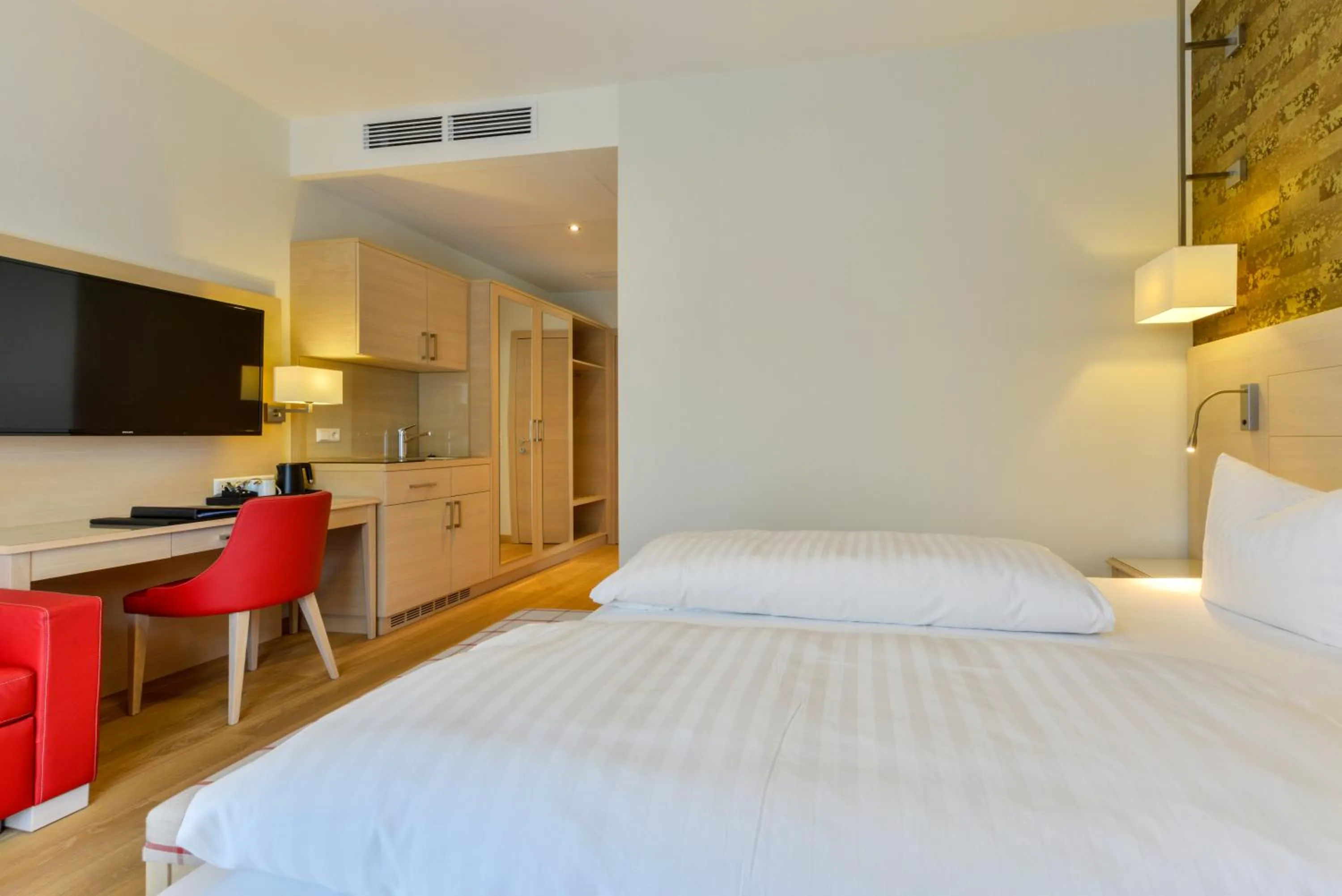 Photo of the whole room, Bed in Hotel Pöker