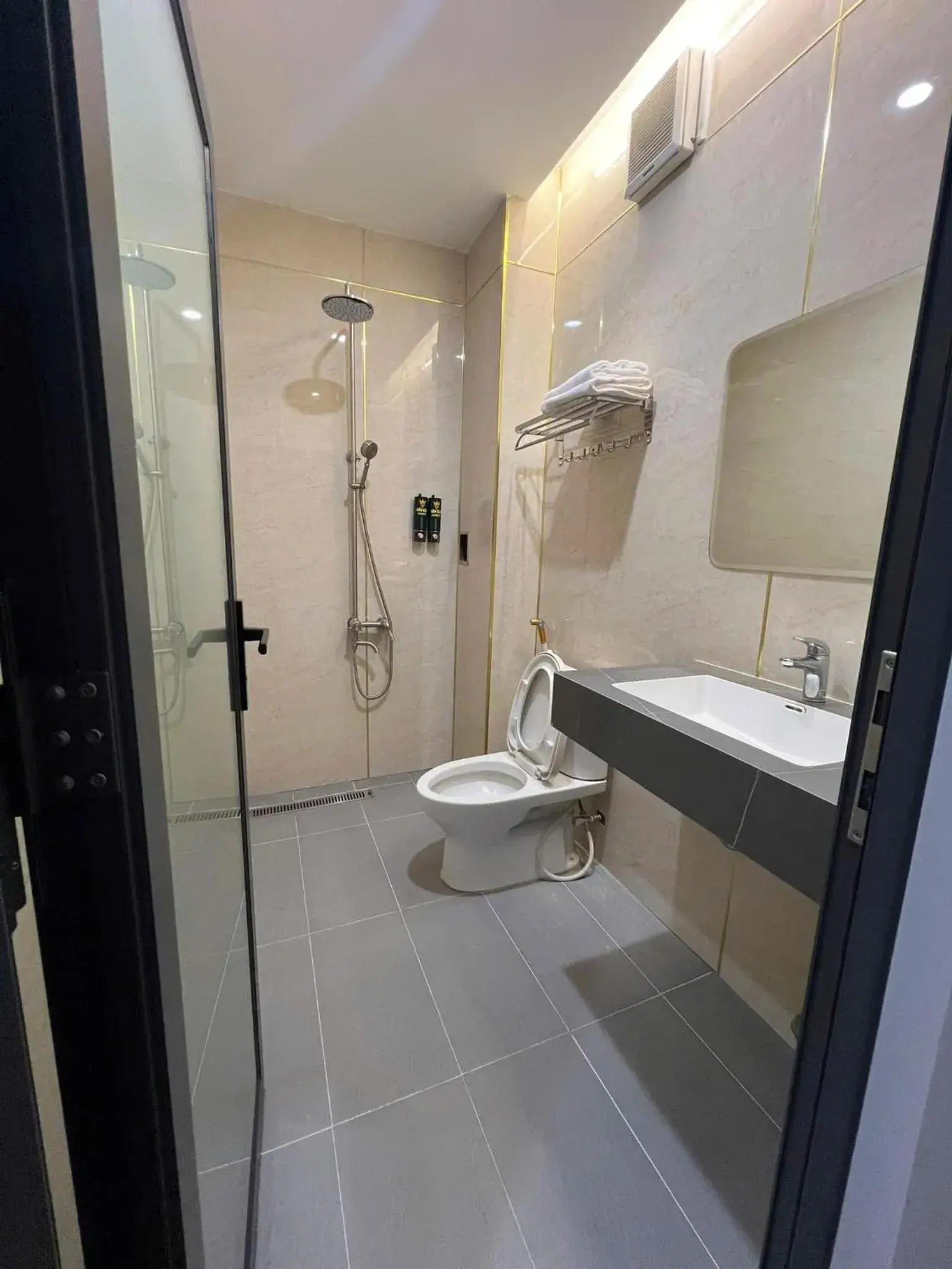 King Room with Two King Beds in KHÁCH SẠN ĐẾ VƯƠNG King Room with Two King Beds in KHÁCH SẠN ĐẾ VƯƠNG