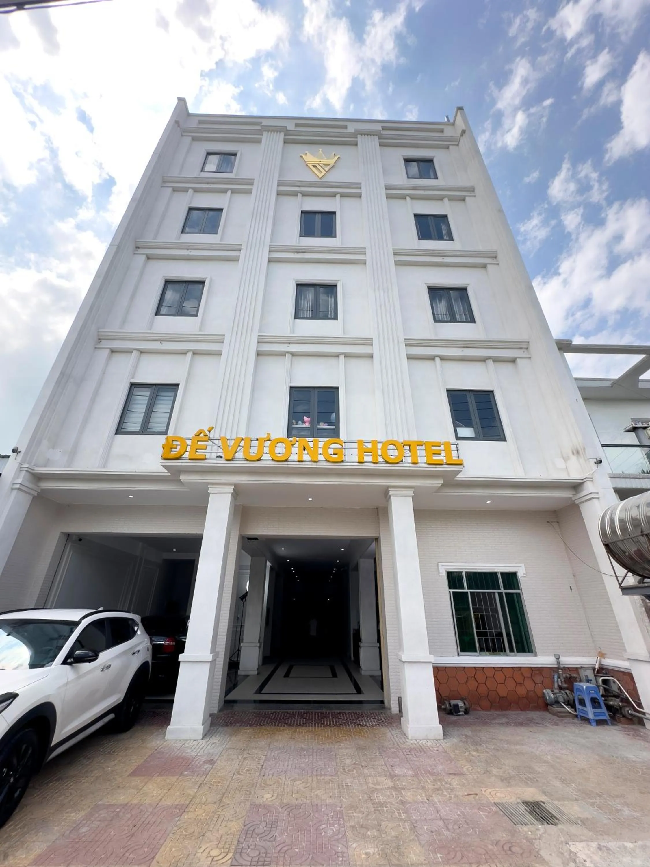 KHÁCH SẠN ĐẾ VƯƠNG