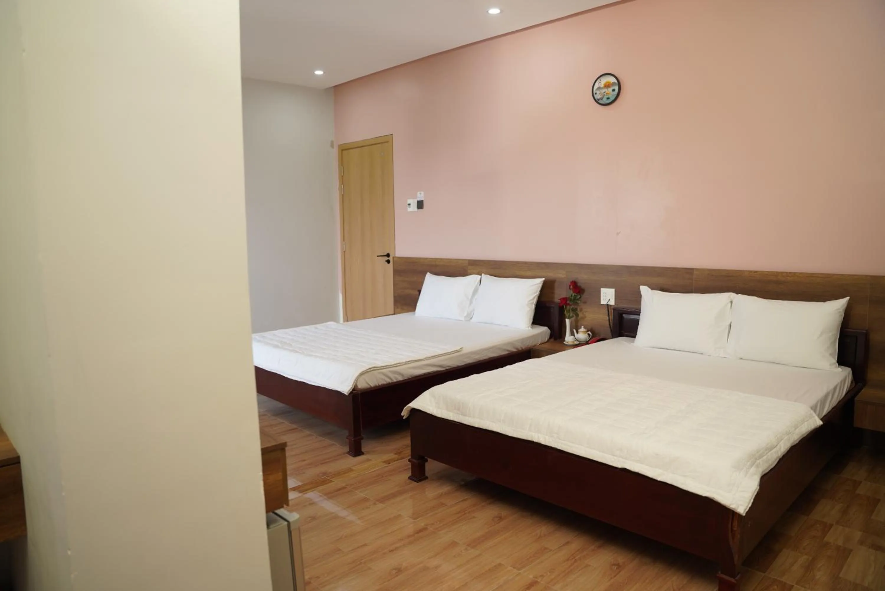 Bed in KHÁCH SẠN ĐẾ VƯƠNG