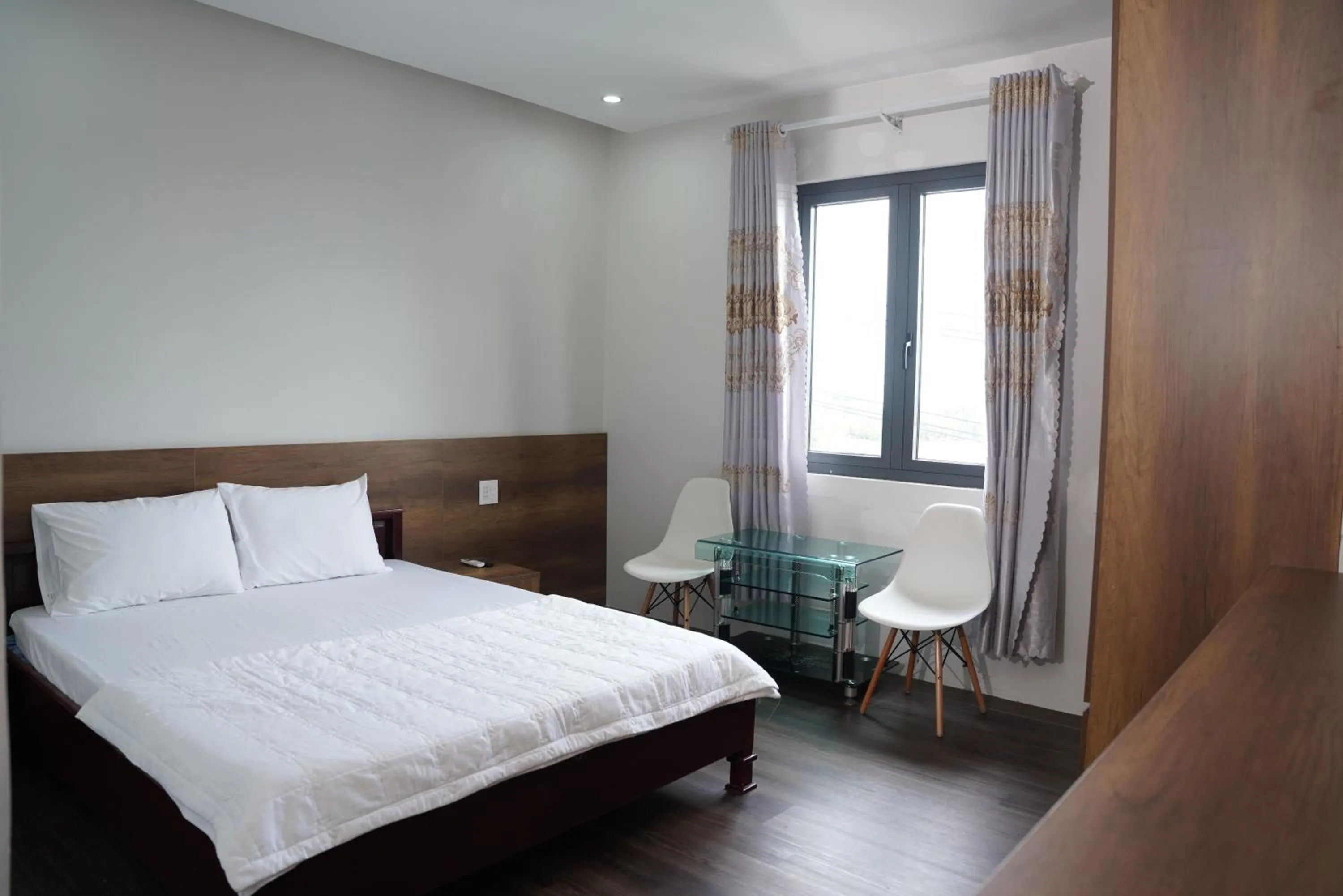 Bed in KHÁCH SẠN ĐẾ VƯƠNG