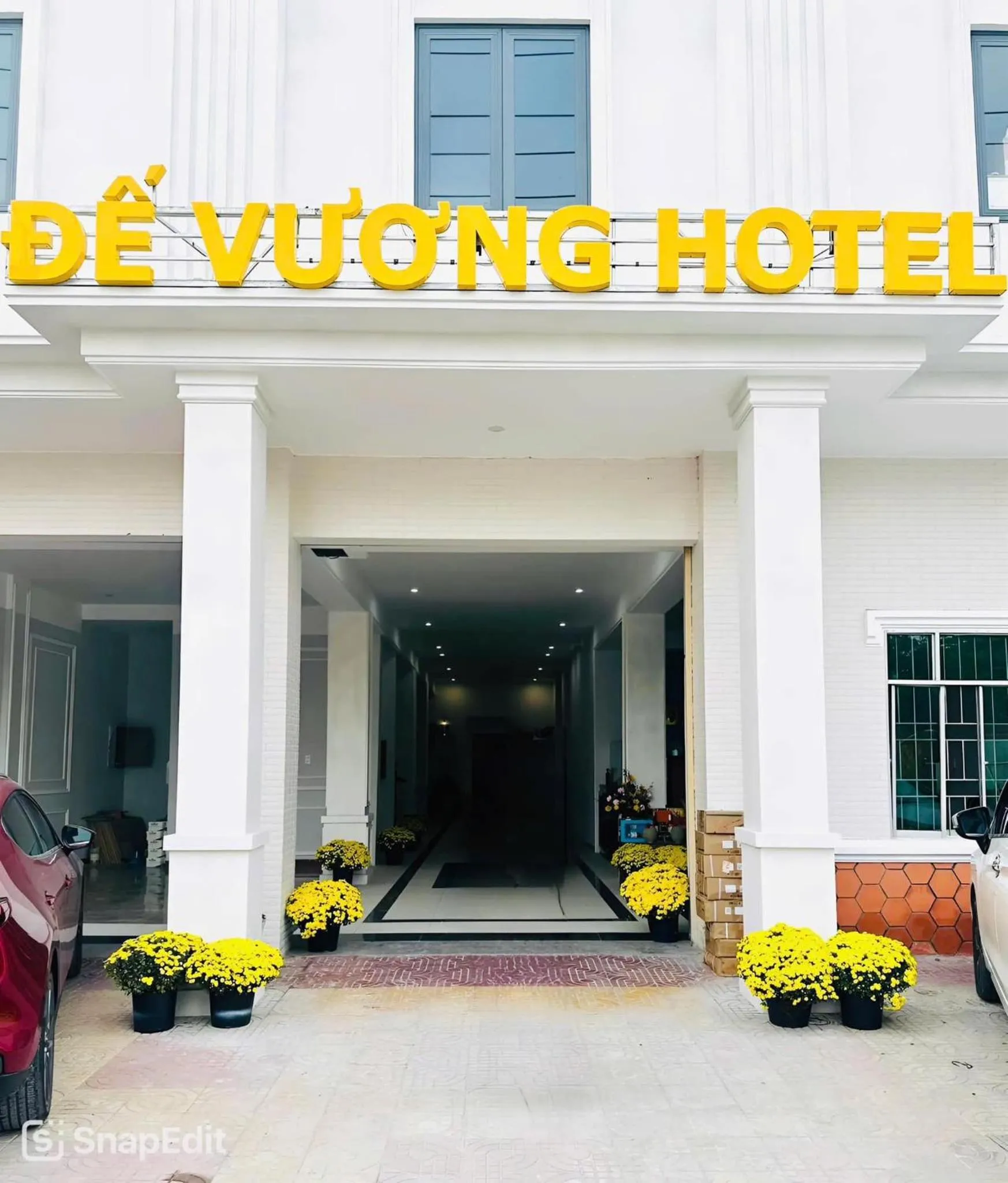 KHÁCH SẠN ĐẾ VƯƠNG