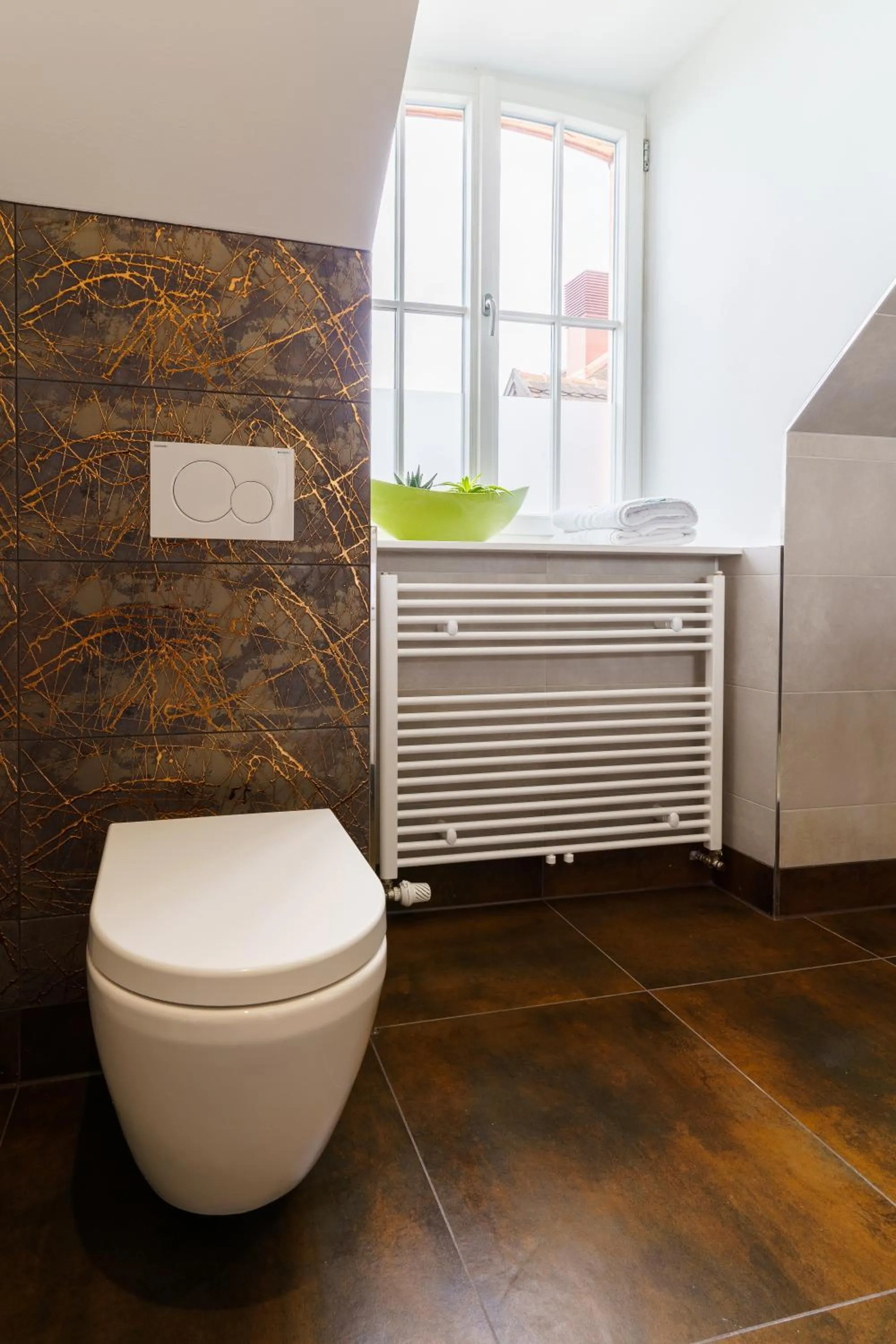 Toilet in Hotel Wilder Mann