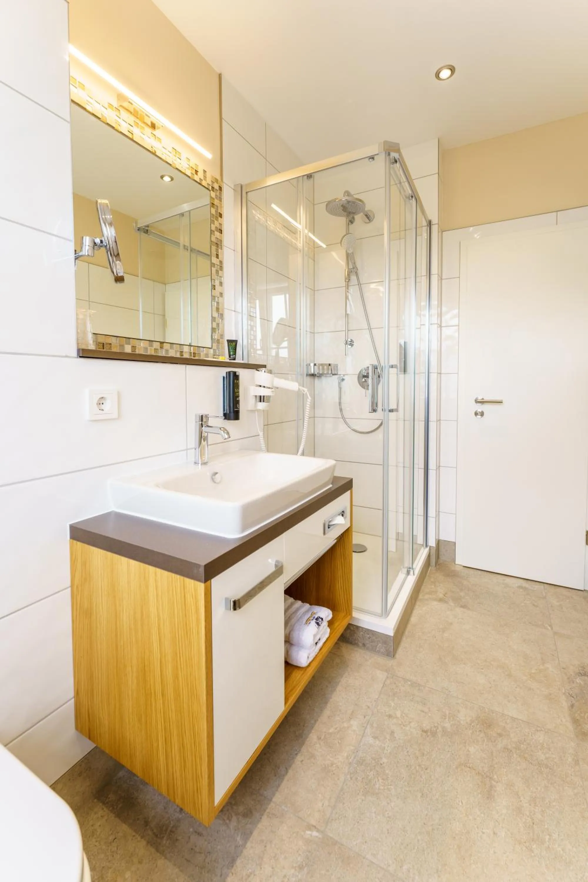 Shower in Hotel Wilder Mann