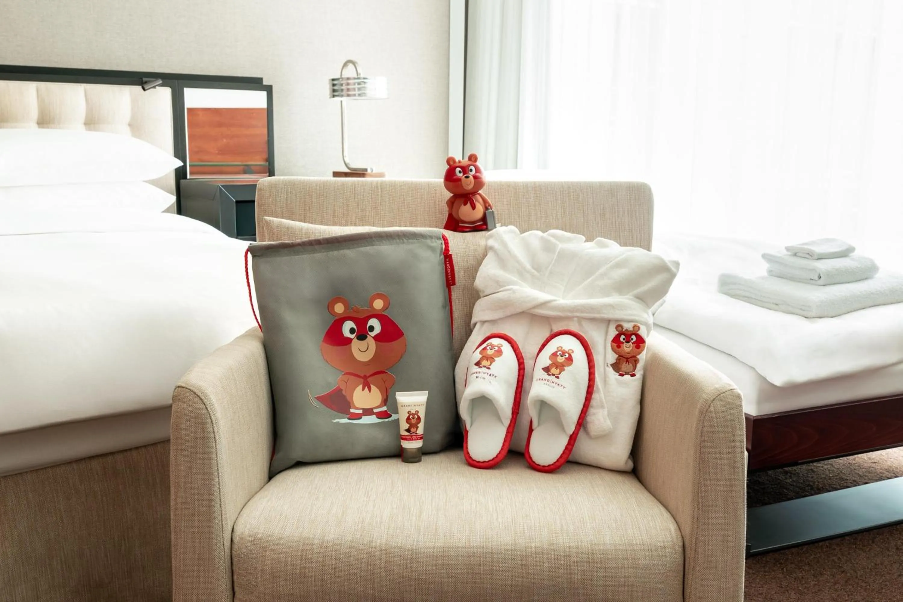 Bedroom, Bed in Grand Hyatt Berlin