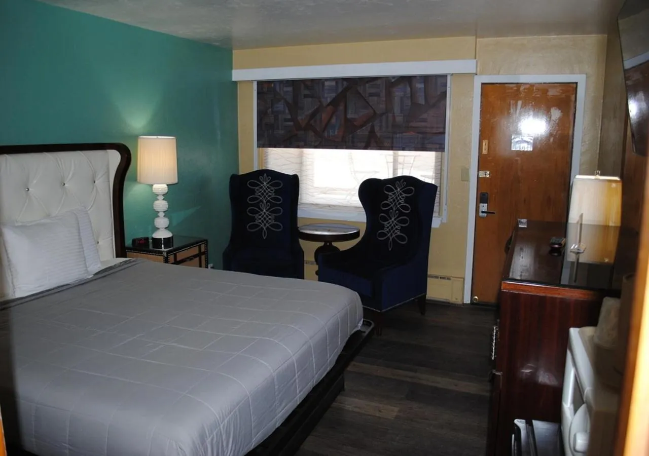 Bedroom, Bed in American inn