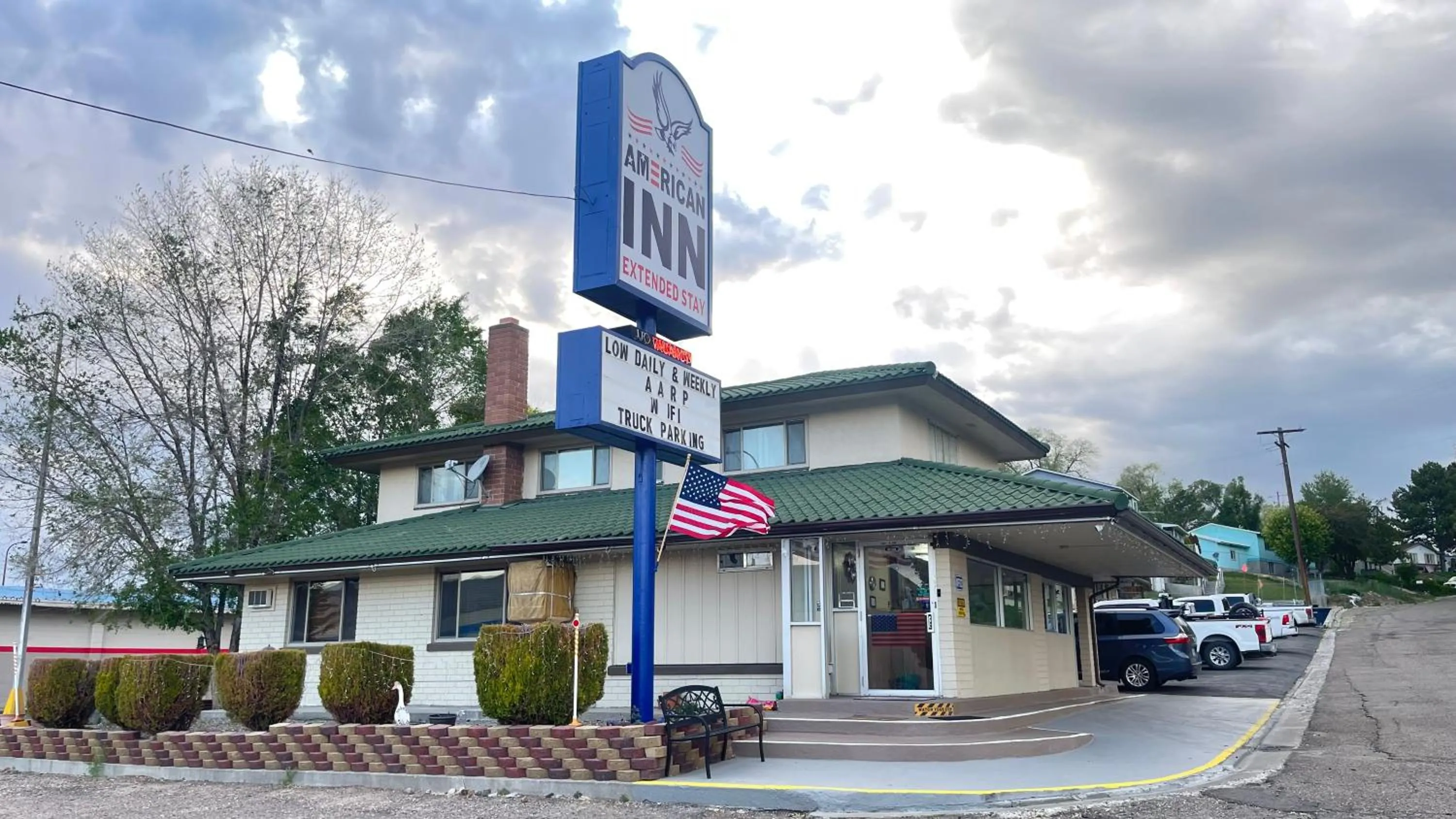 Facade/entrance in American inn