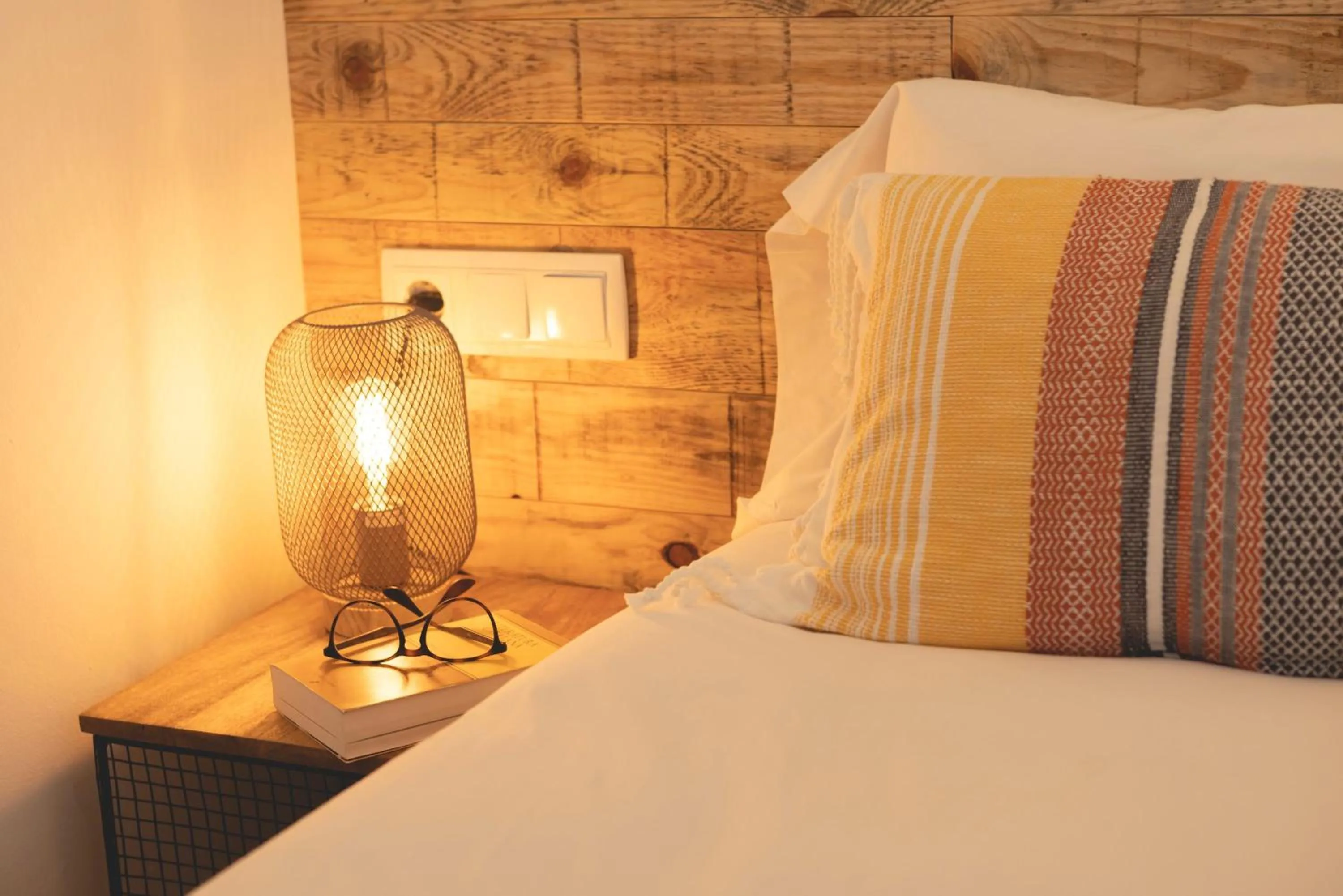 Bed in Bravissimo Plaça de la Independència, Morning Sun