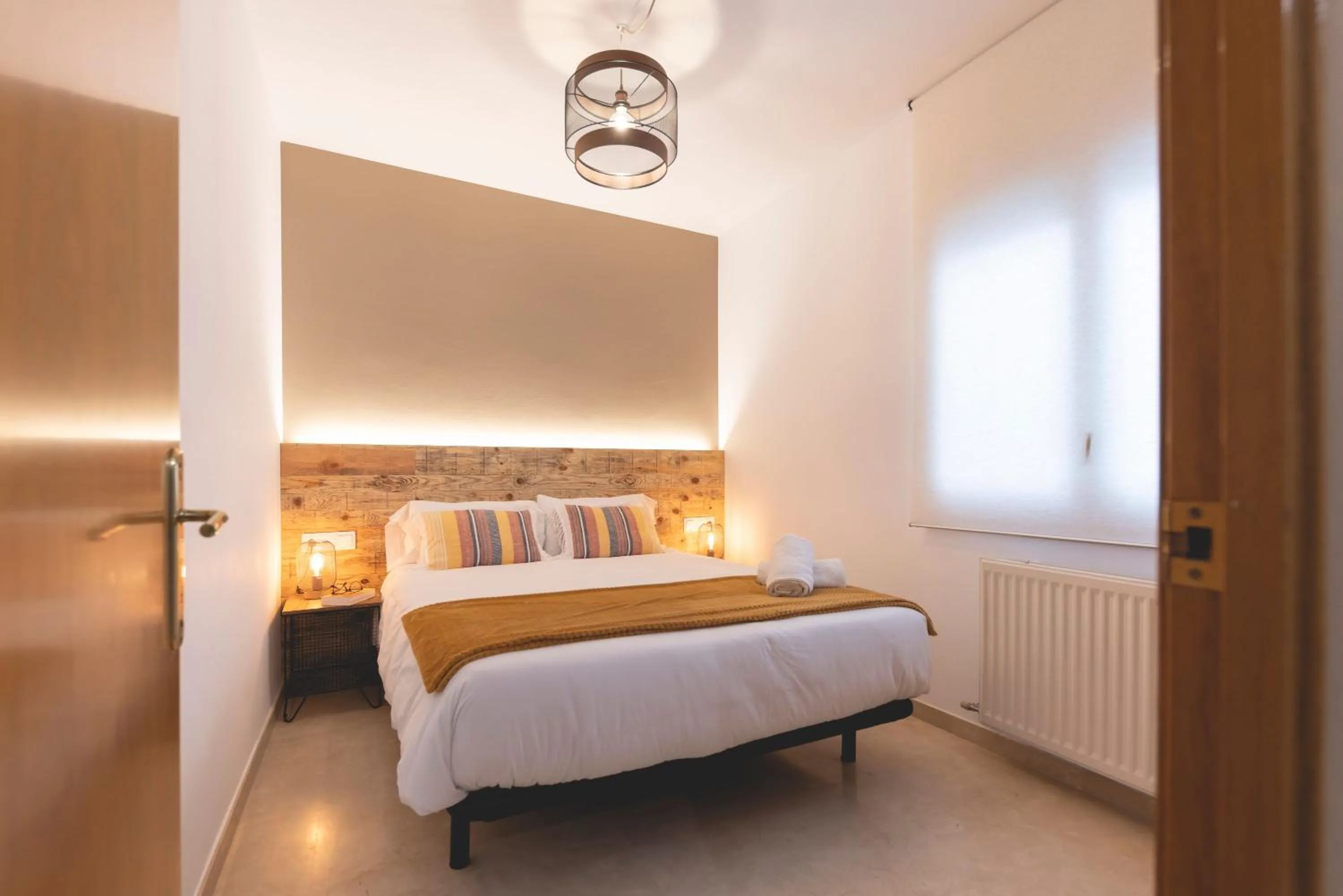 Bed in Bravissimo Plaça de la Independència, Morning Sun