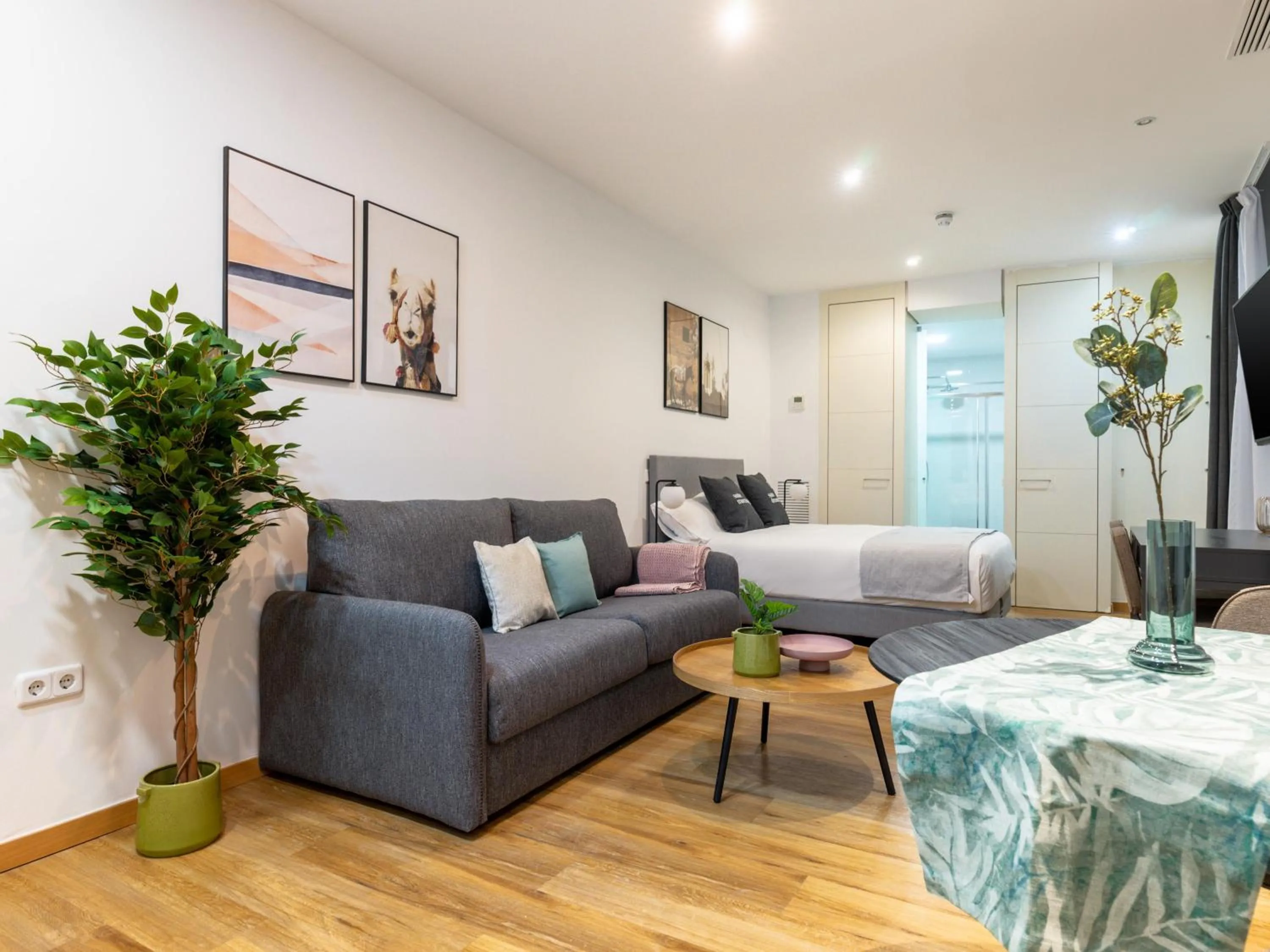 Bed in Limehome Madrid San Lorenzo