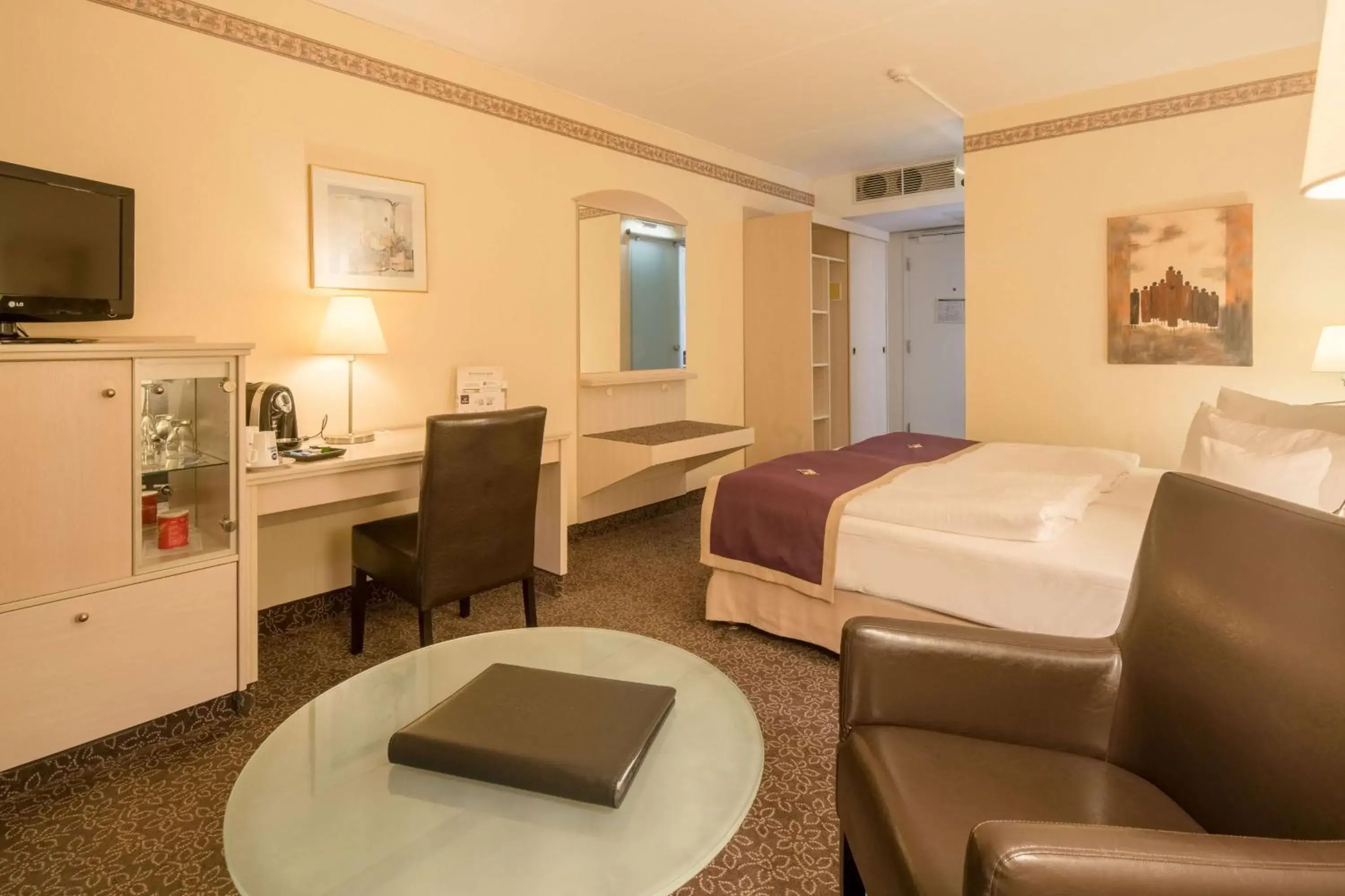 Business Double Room with Two Single Beds in Best Western Hotel Helmstedt am Lappwald Business Double Room with Two Single Beds in Best Western Hotel Helmstedt am Lappwald