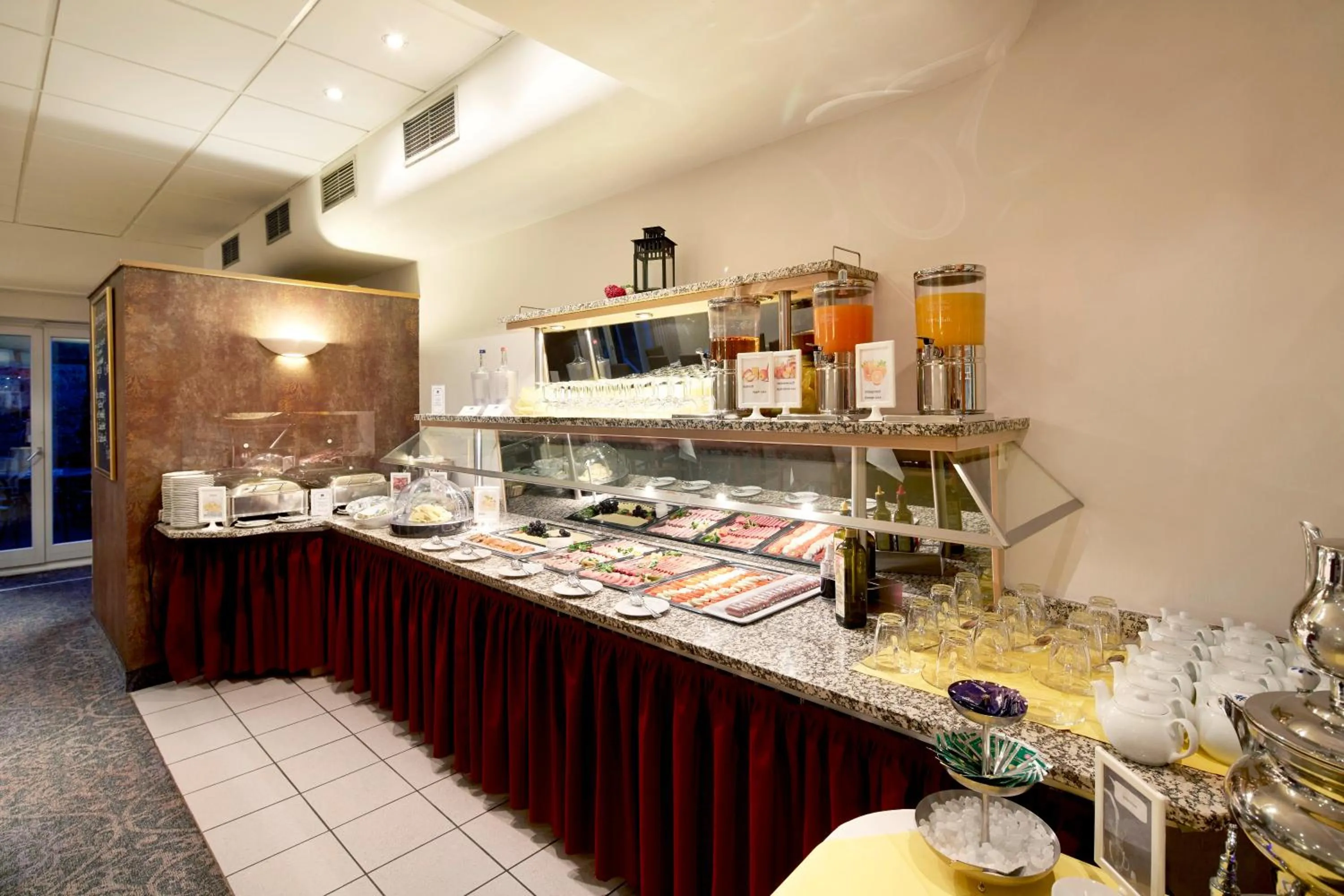 Buffet breakfast in Best Western Hotel Helmstedt am Lappwald