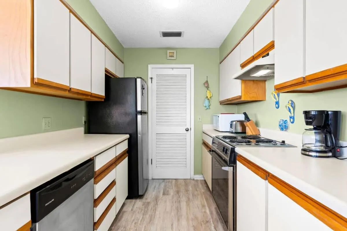 1302B St Thomas Square