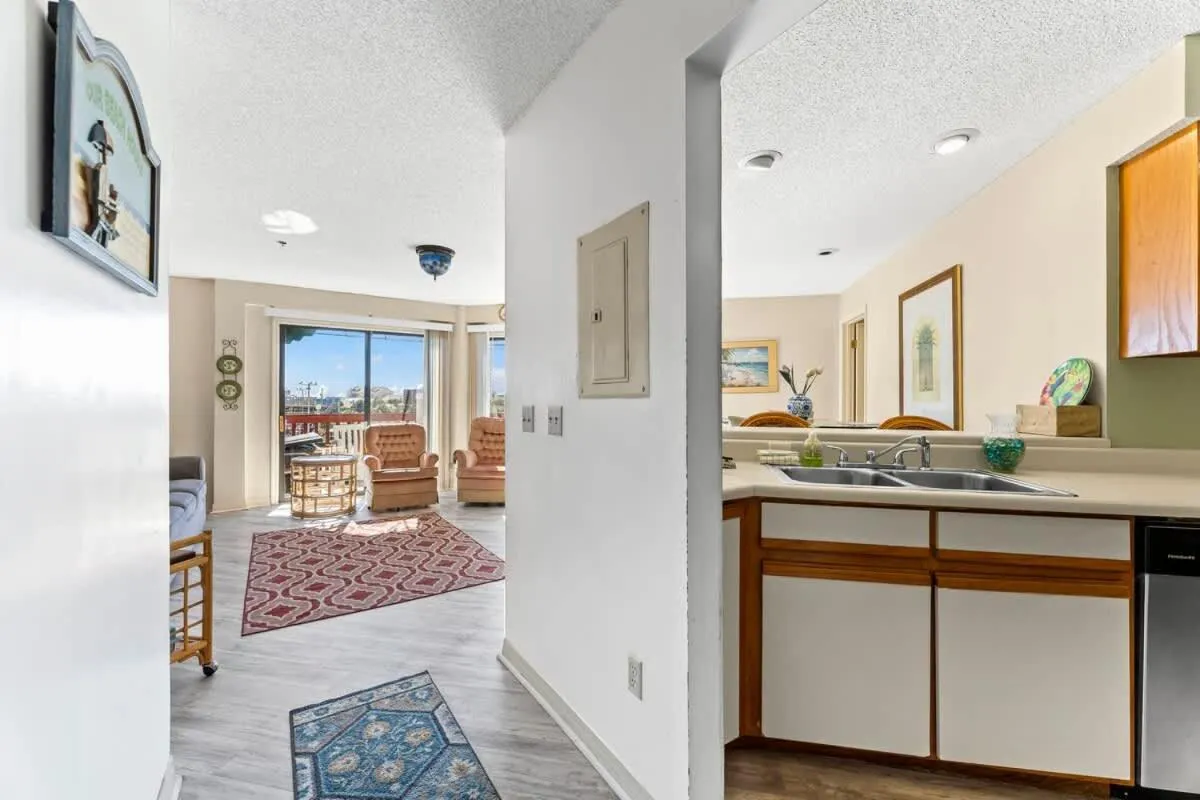 1302B St Thomas Square