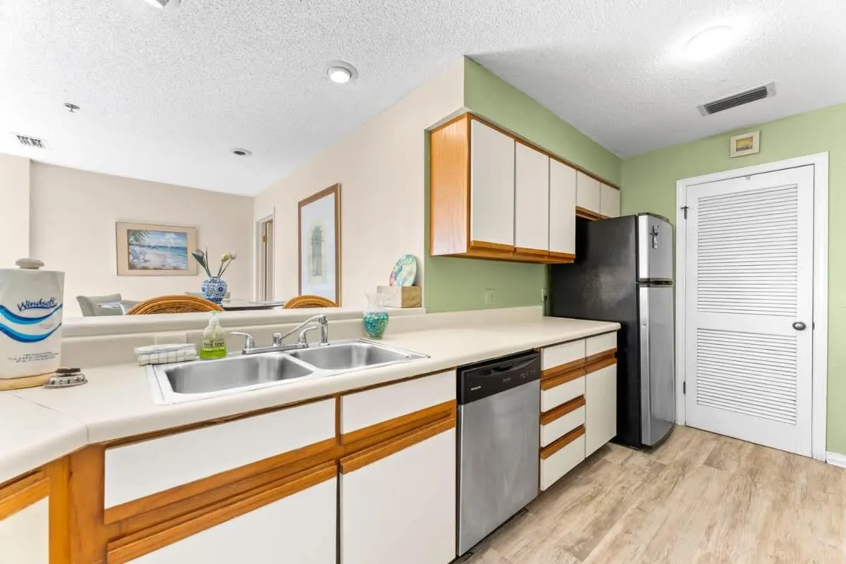 1302B St Thomas Square