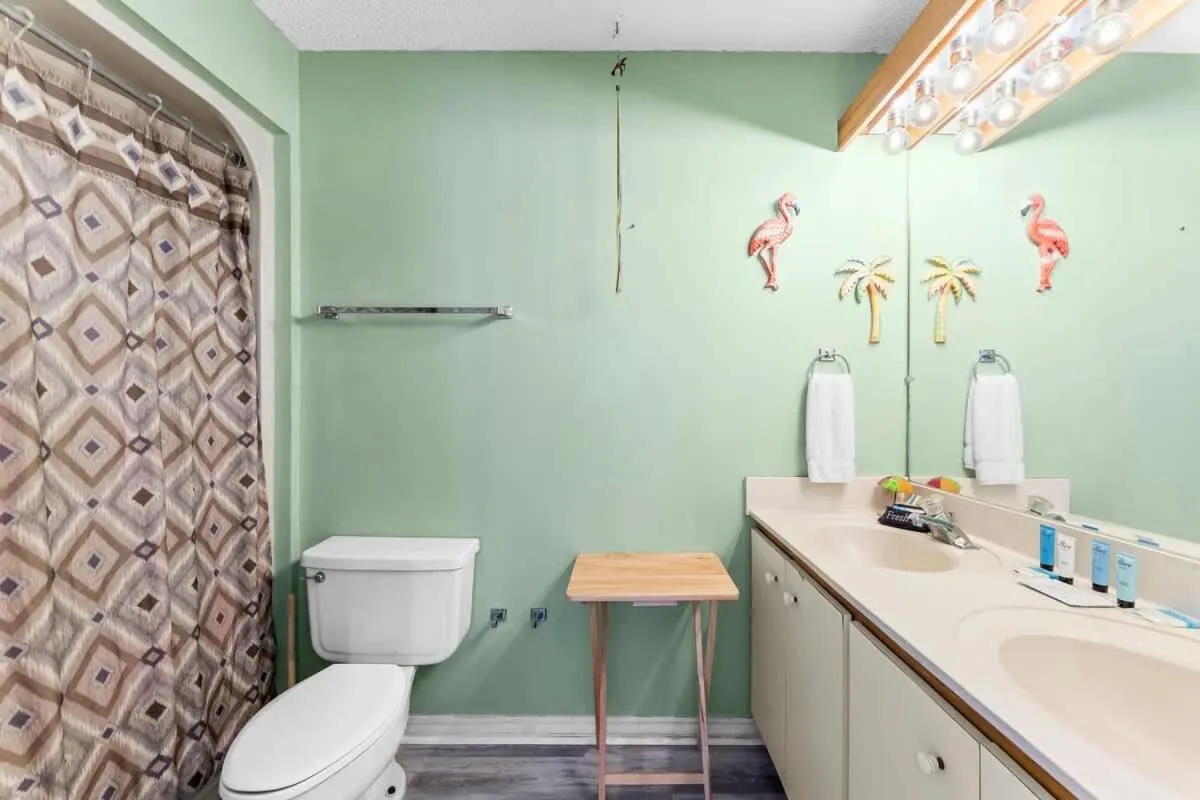 1302B St Thomas Square