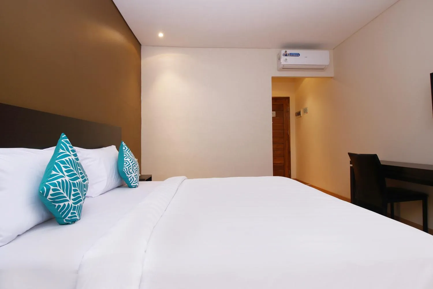 Bedroom, Bed in Altona Hotel