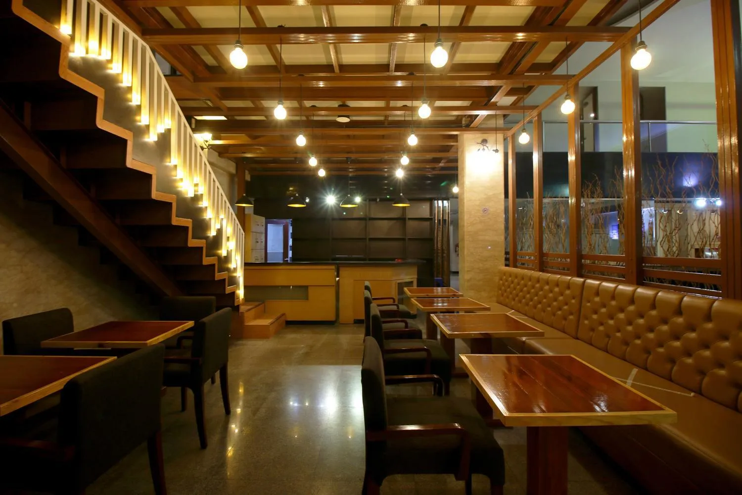 Restaurant/places to eat in Altona Hotel