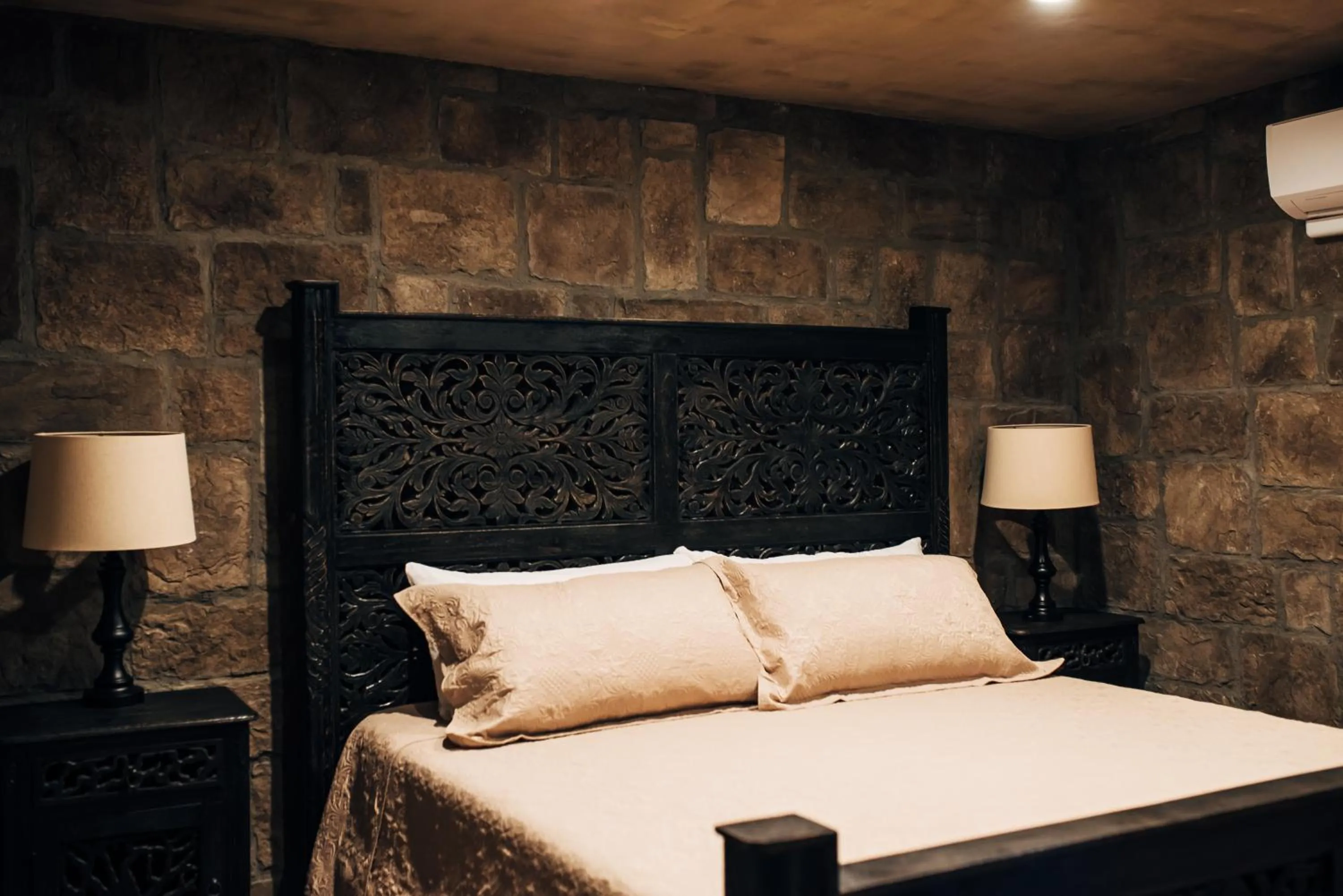 Bed in The Inn at Zaca Creek